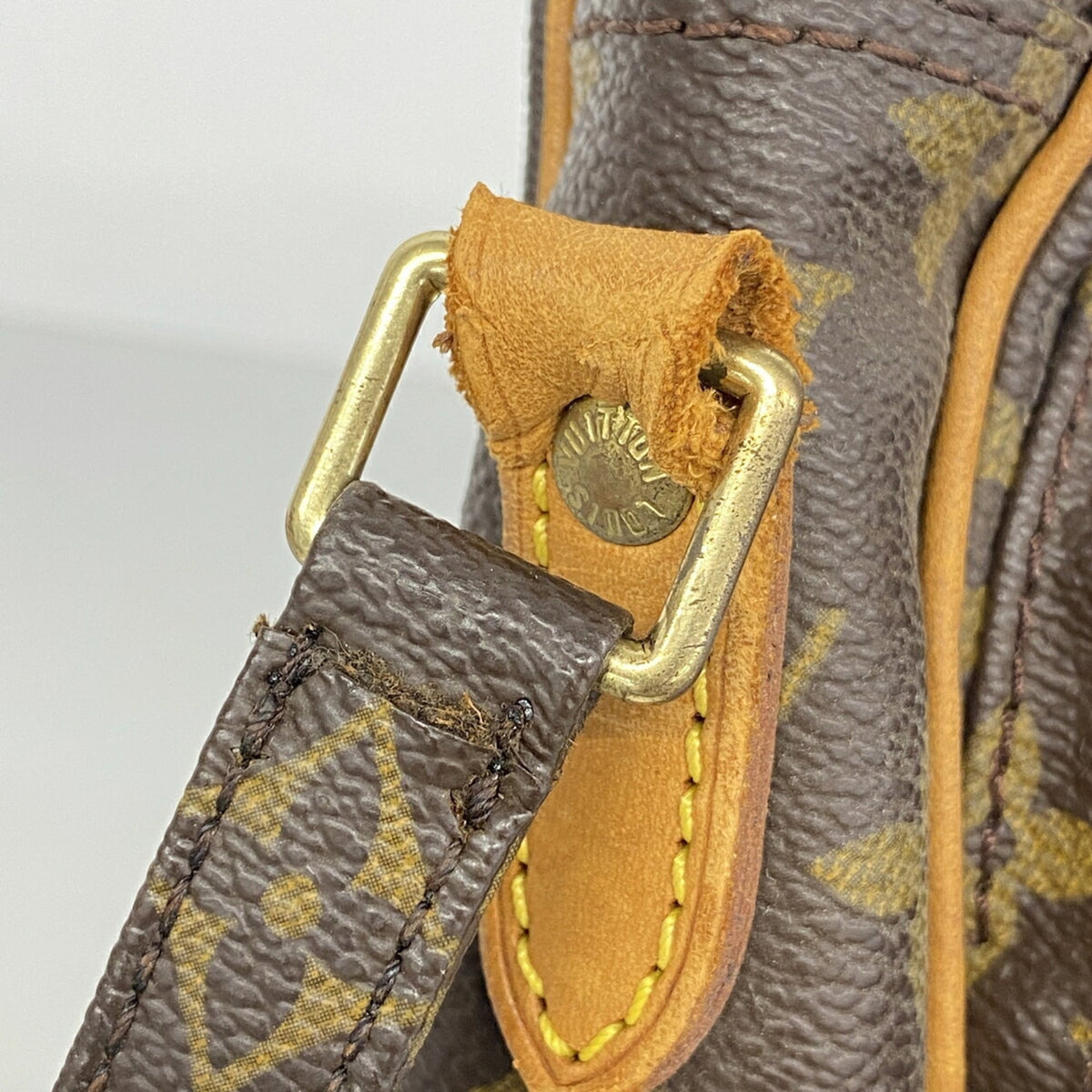 Louis Vuitton Brown Shoulder Bag (Pre-Owned)