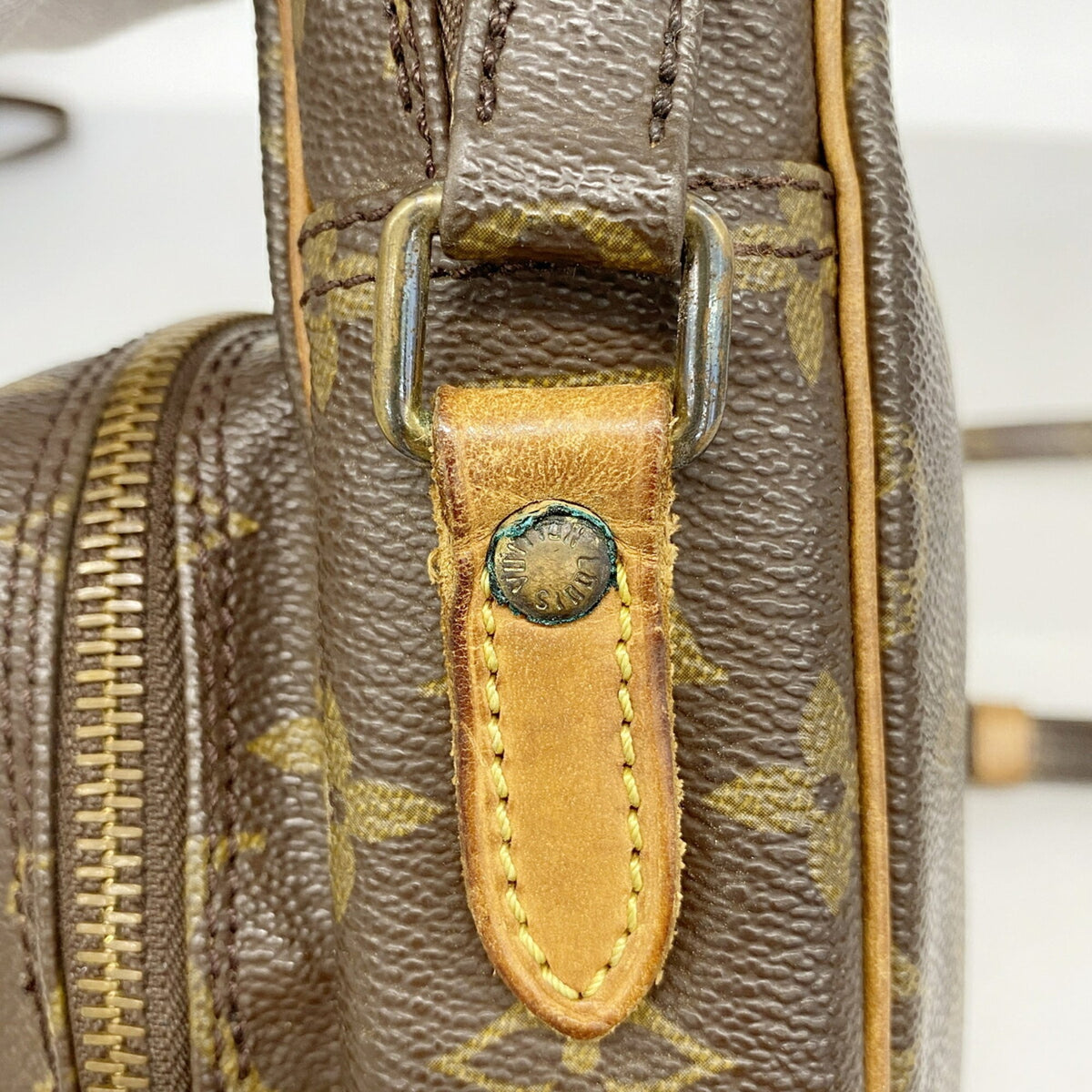 Louis Vuitton Brown Shoulder Bag (Pre-Owned)