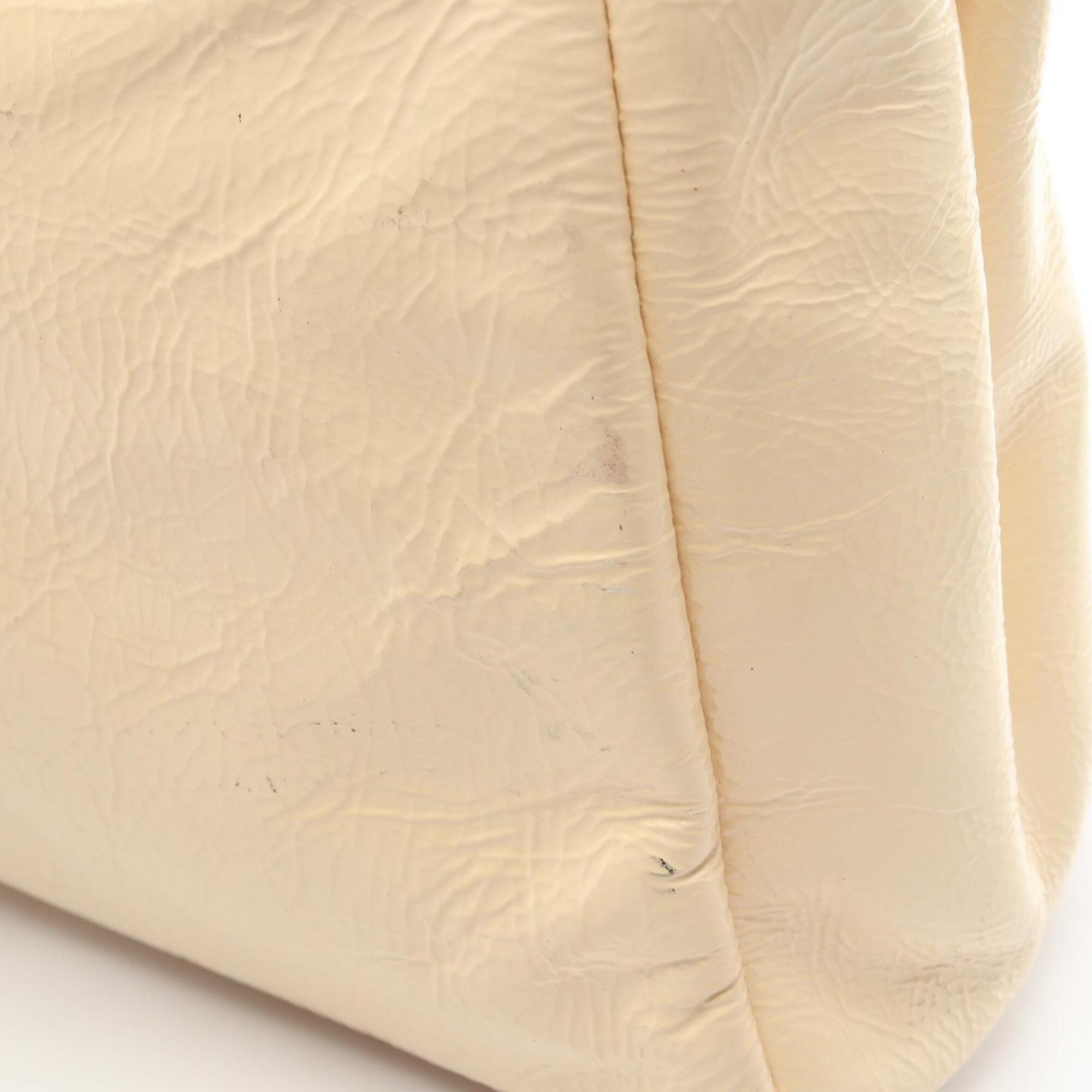 Fendi Ivory Patent Leather Handbag (Pre-Owned)