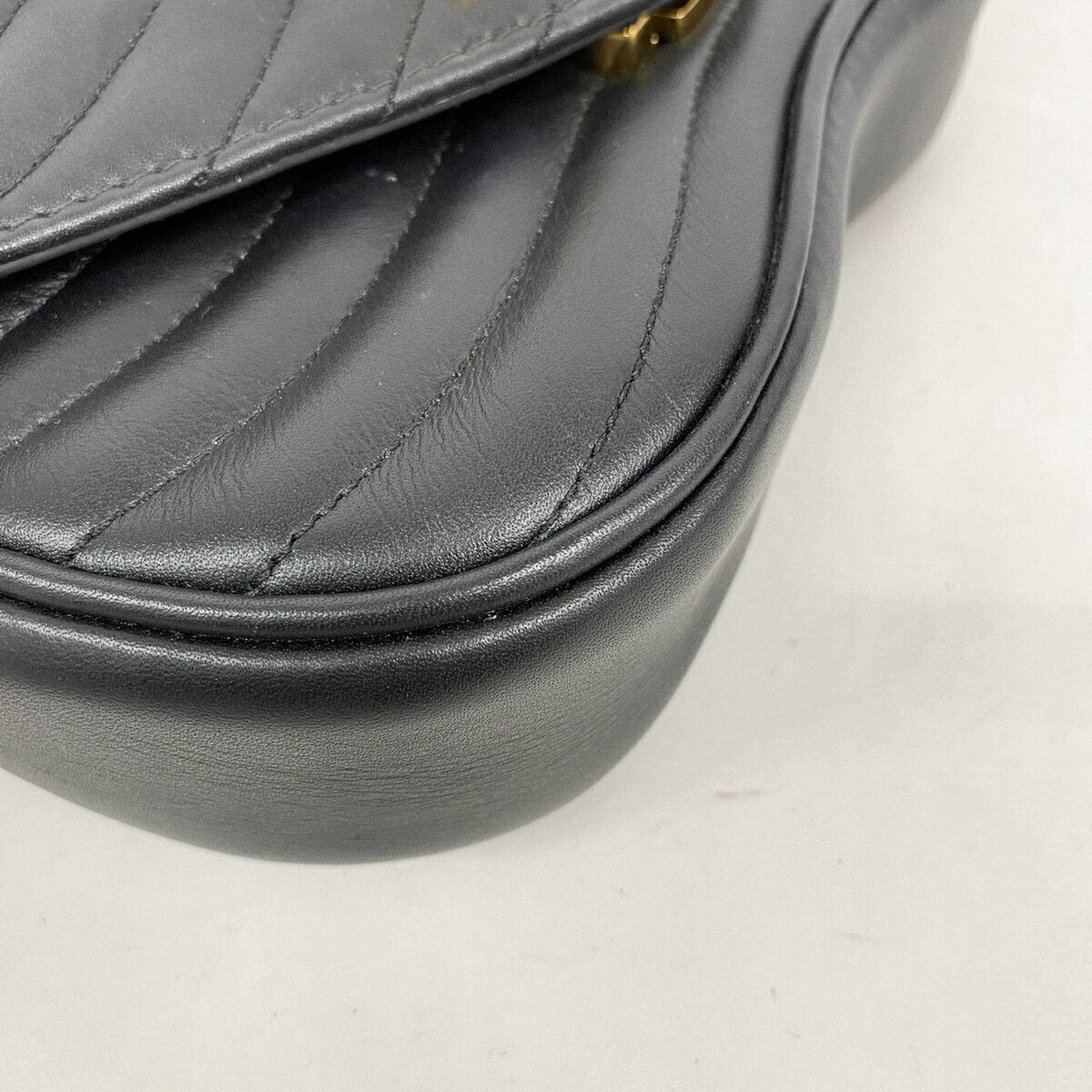 Louis Vuitton Noir Handbag (Pre-Owned)