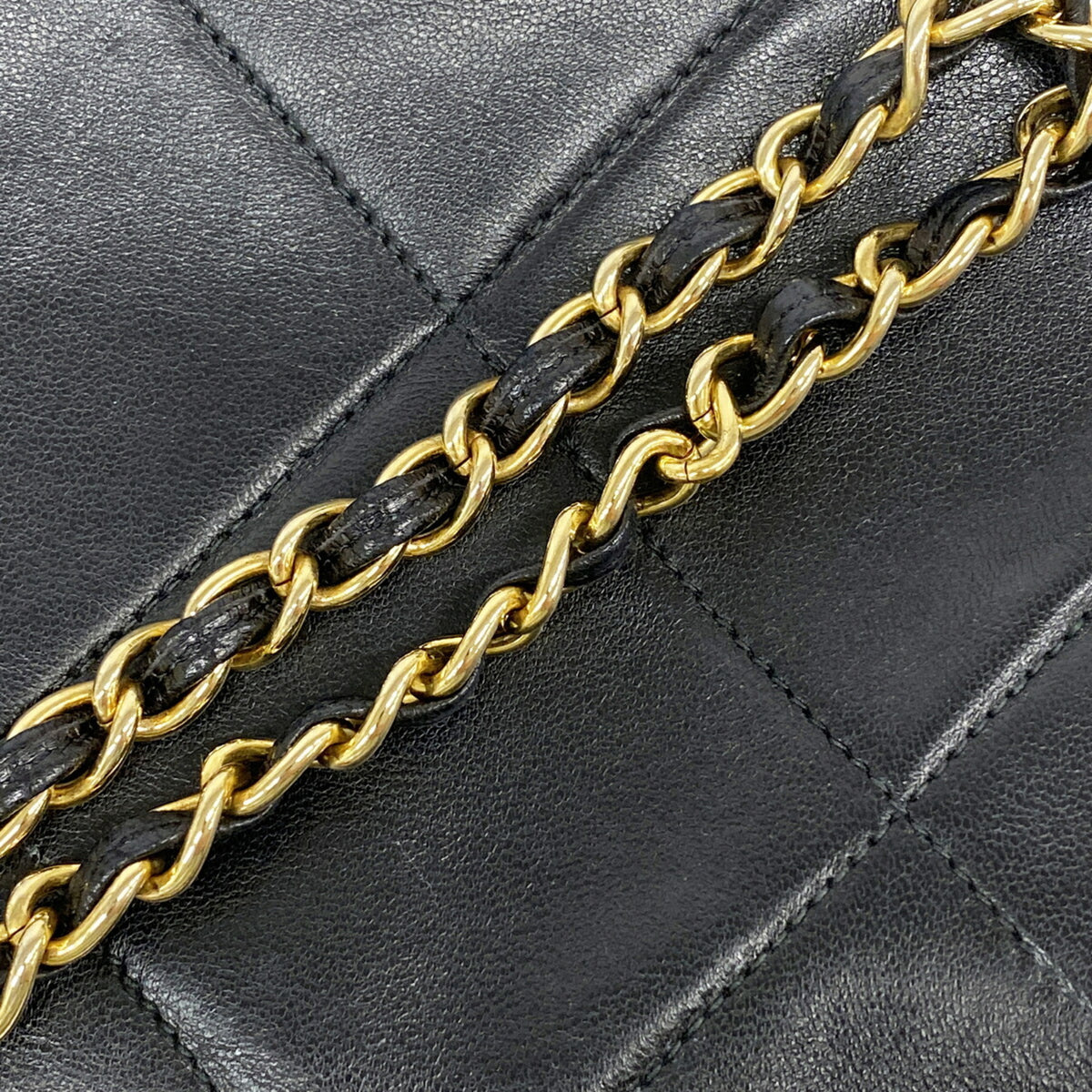 Chanel Black Leather Shoulder Bag (Pre-Owned)