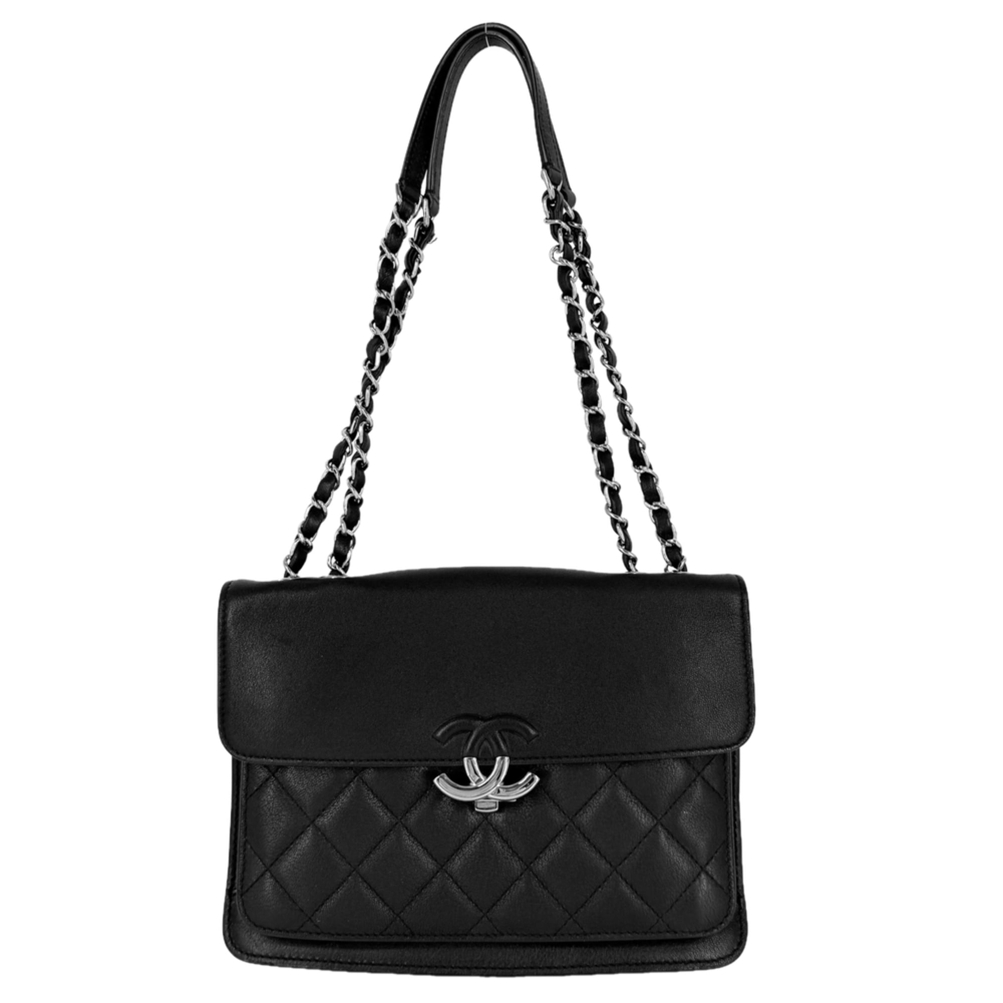 Chanel Matelasse Black Leather Shoulder Bag (Pre-Owned)