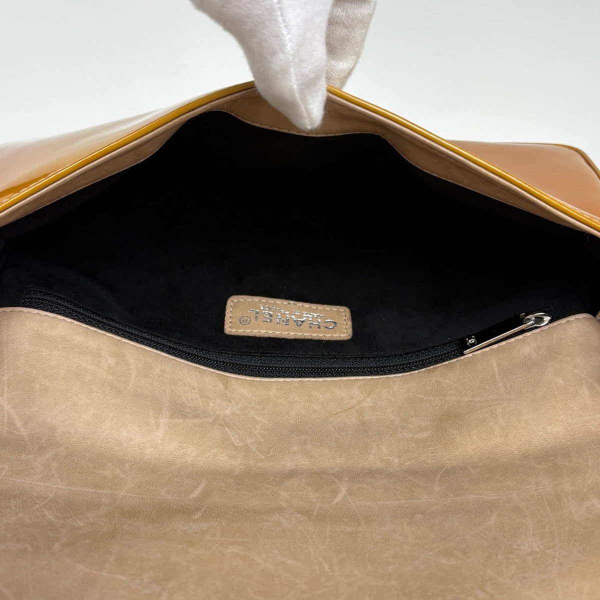 Chanel Brown Patent Leather Shoulder Bag (Pre-Owned)