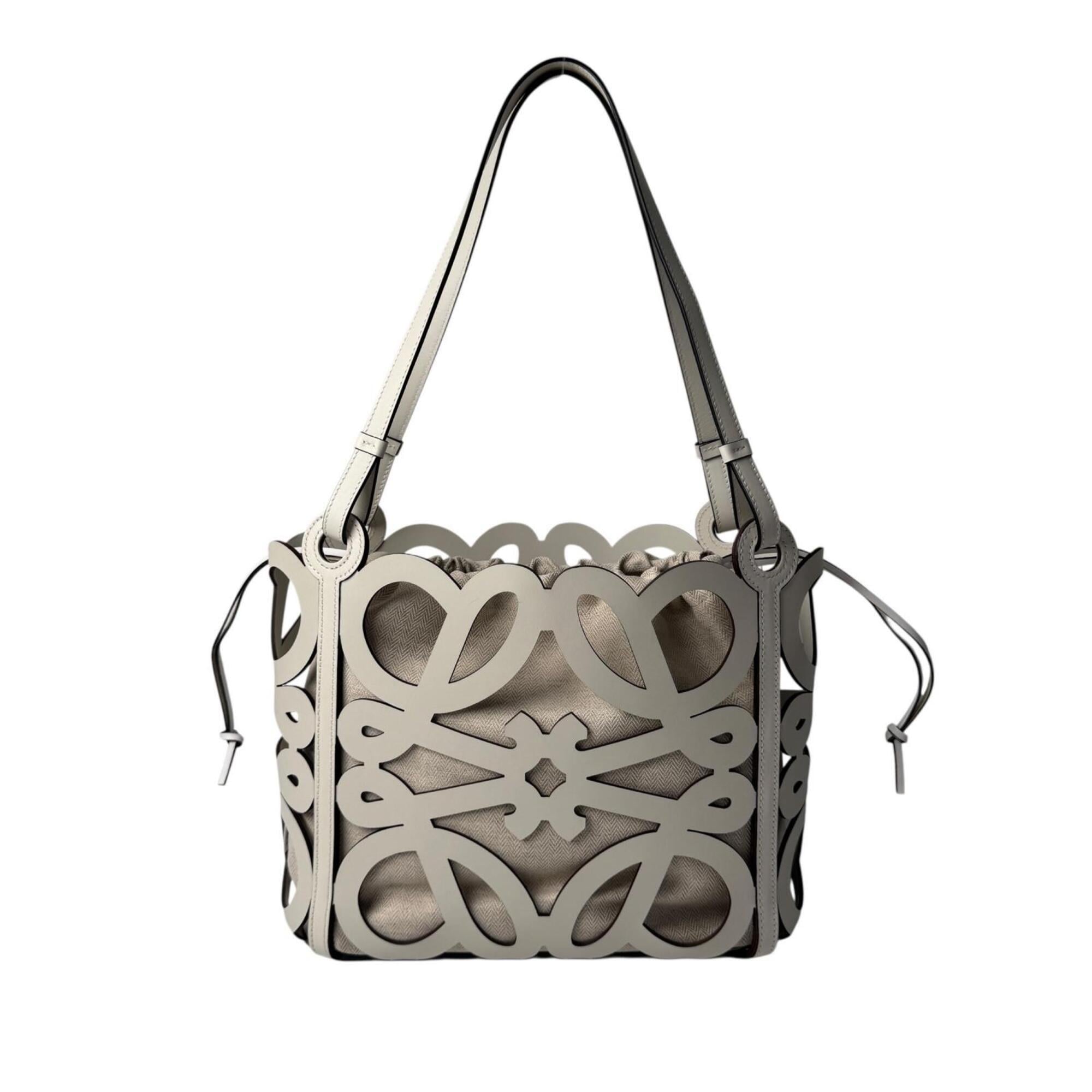 Loewe White Leather Tote Bag (Pre-Owned)