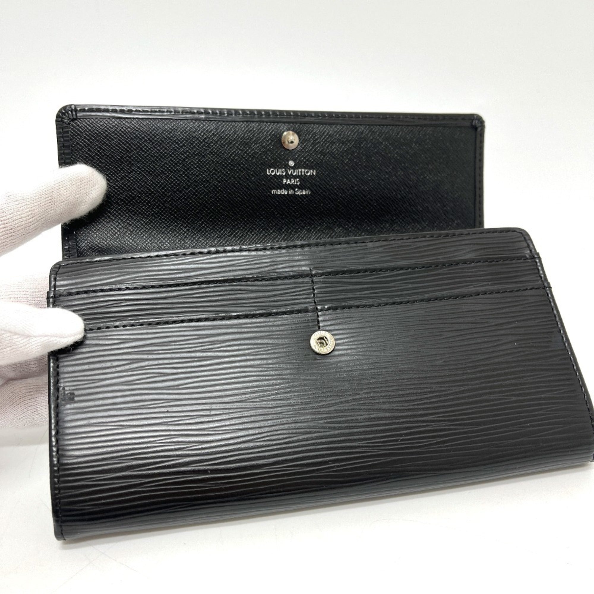 Louis Vuitton Black Epi Leather Long Wallet (Bi-Fold) (Pre-Owned)