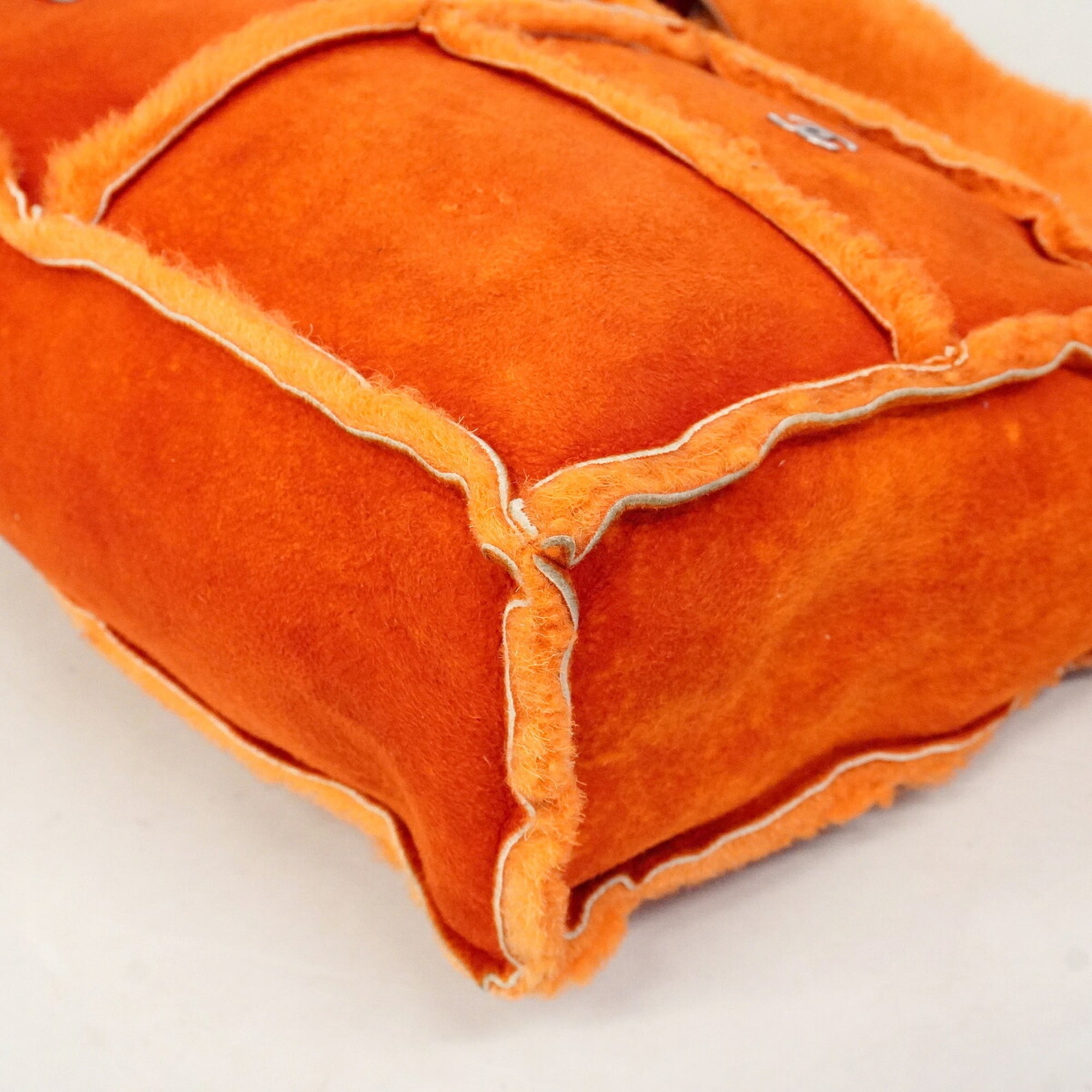 Chanel Orange Shoulder Bag (Pre-Owned)