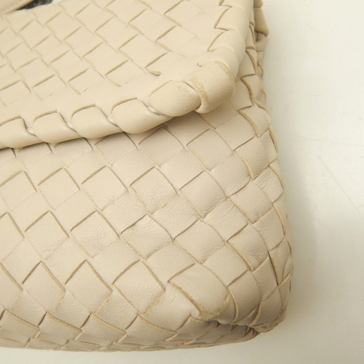 Bottega Veneta Ivory Leather Shoulder Bag (Pre-Owned)