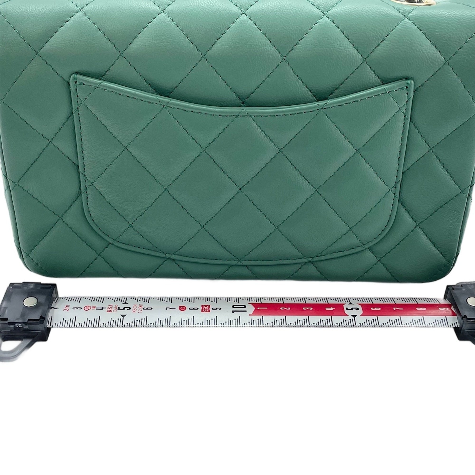 Chanel Green Shoulder Bag (Pre-Owned)