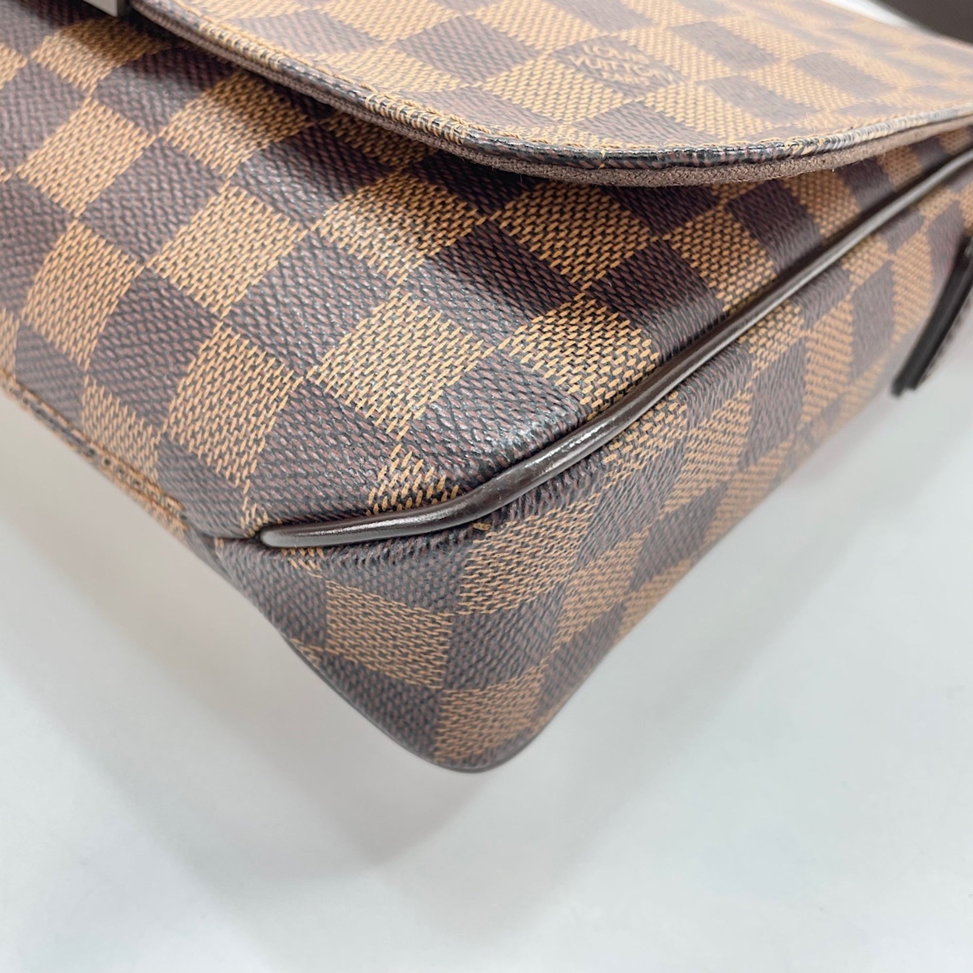 Louis Vuitton Brown Shoulder Bag (Pre-Owned)