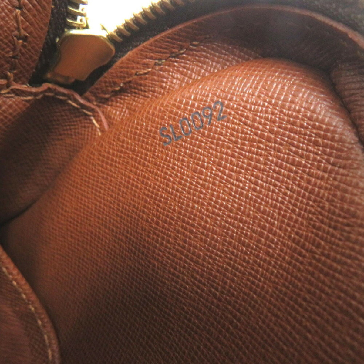Louis Vuitton Brown Monogram Monogram Shoulder Bag (Pre-Owned)