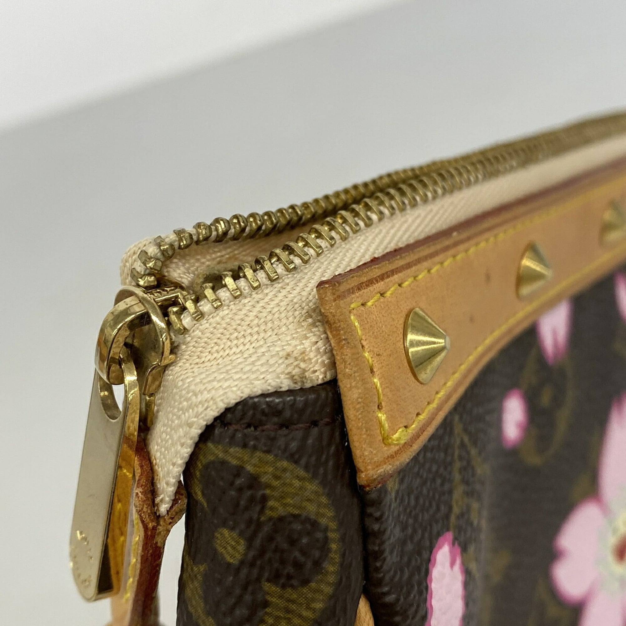 Louis Vuitton Brown Pouch (Pre-Owned)