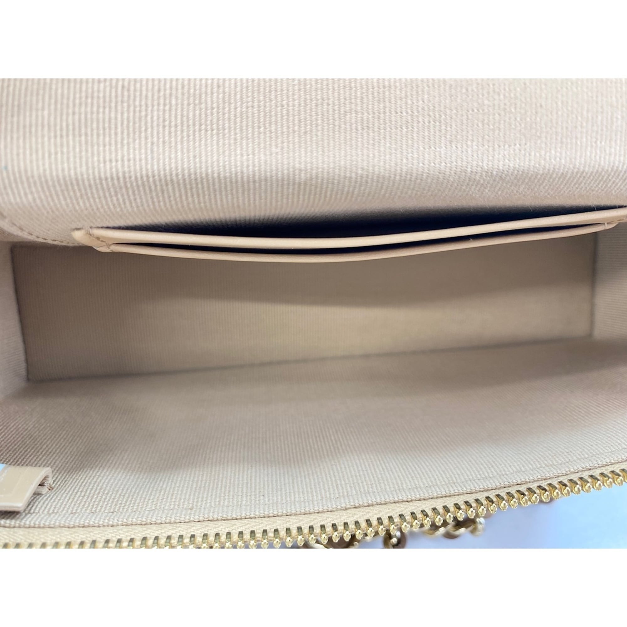 Chanel Beige Shoulder Bag (Pre-Owned)