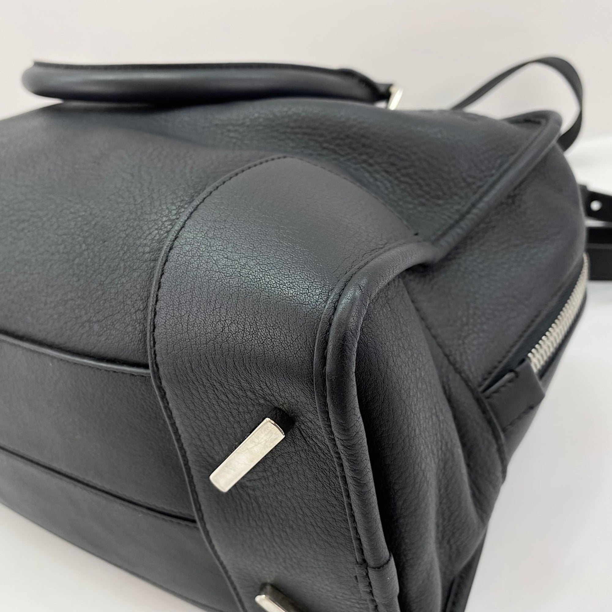 Loewe Black Leather Handbag (Pre-Owned)