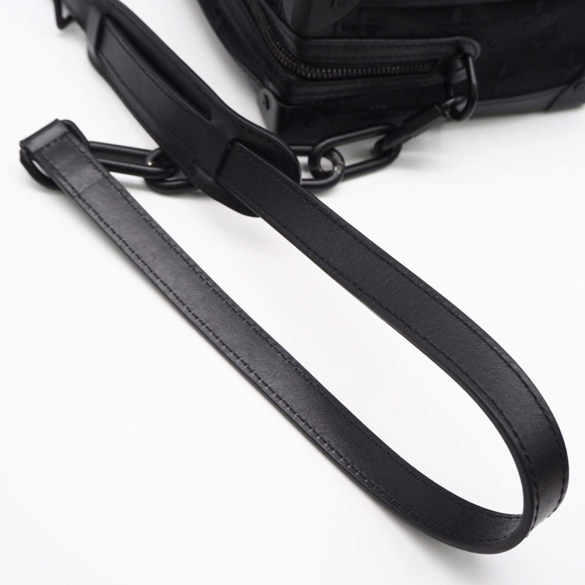 Louis Vuitton Black Mesh Leather Shoulder Bag (Pre-Owned)