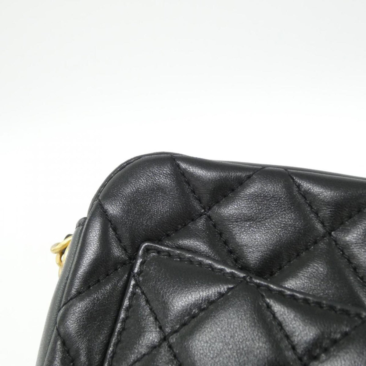 Chanel Black Leather Shoulder Bag (Pre-Owned)