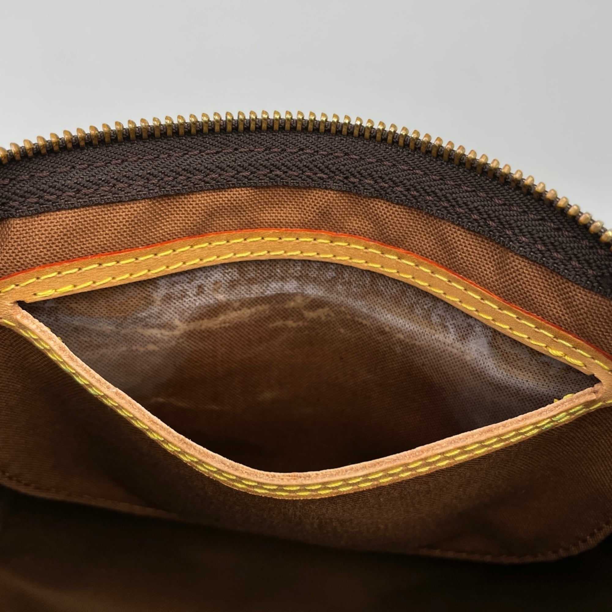 Louis Vuitton Brown Monogram Handbag (Pre-Owned)