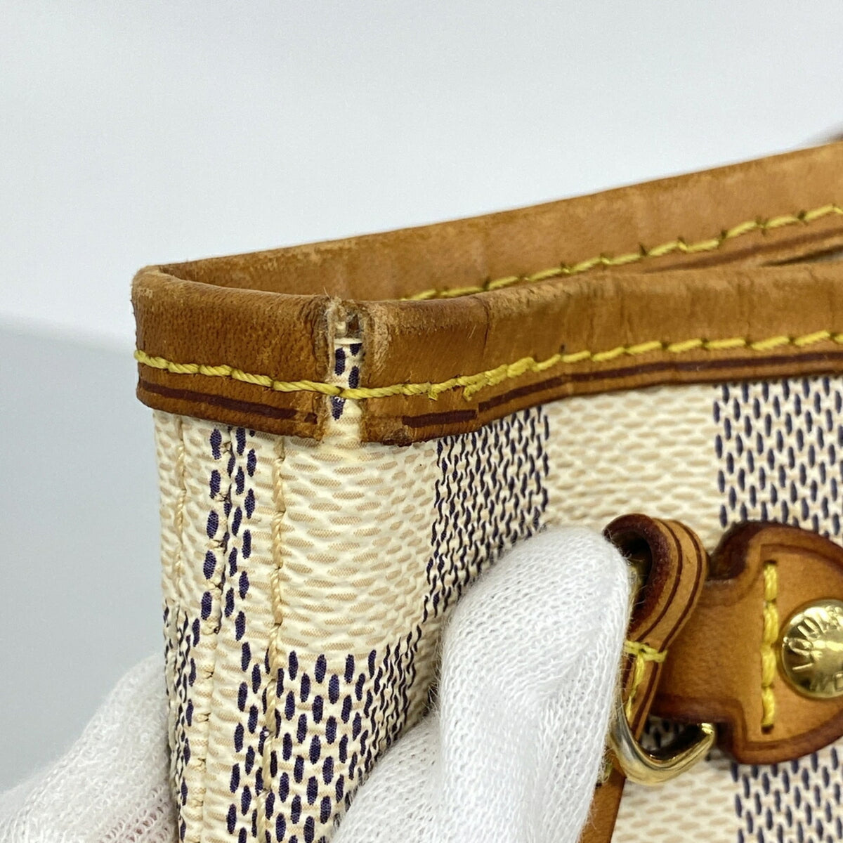Louis Vuitton White Tote Bag (Pre-Owned)