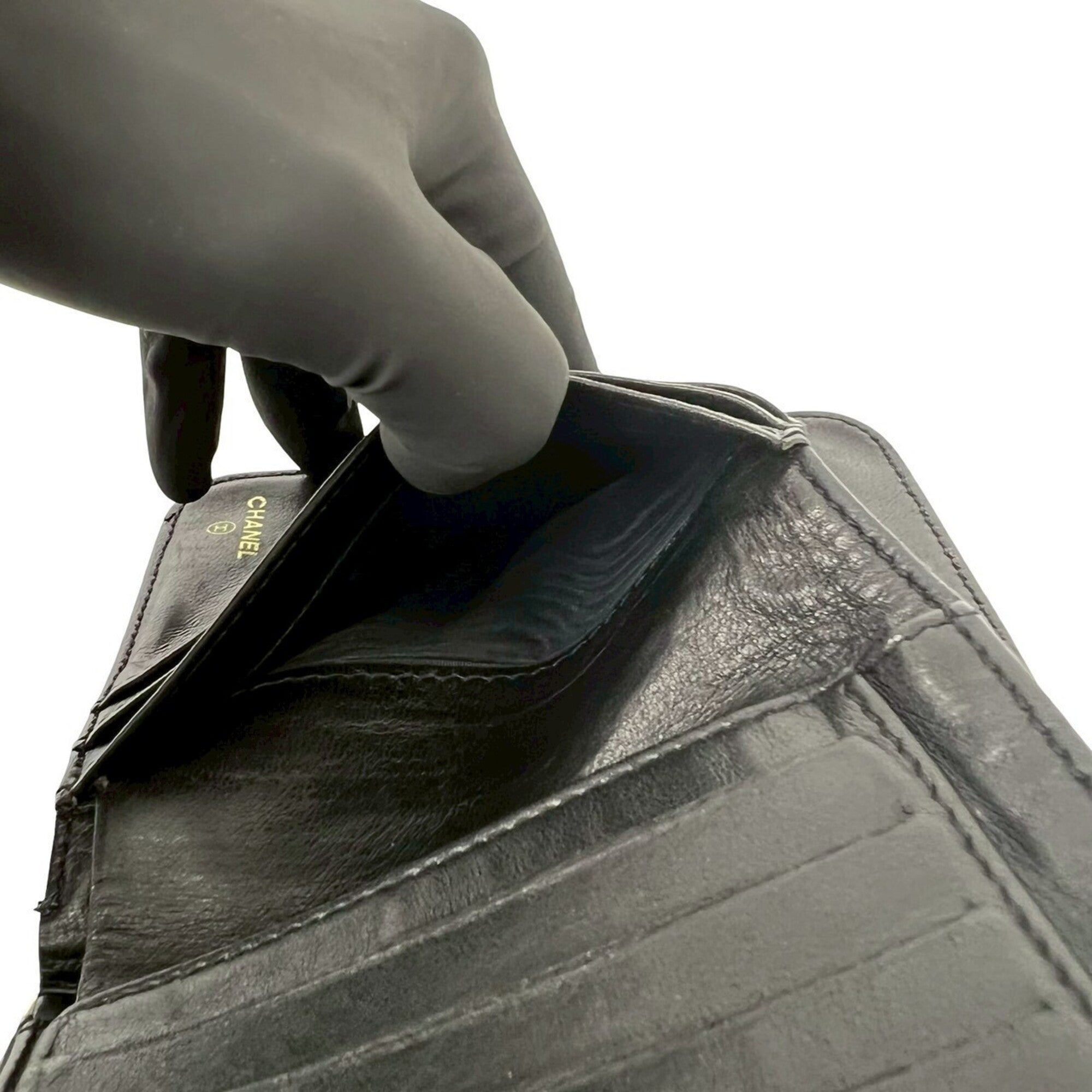 Chanel Black Grained Calfskin Wallet (Bi-Fold) (Pre-Owned)