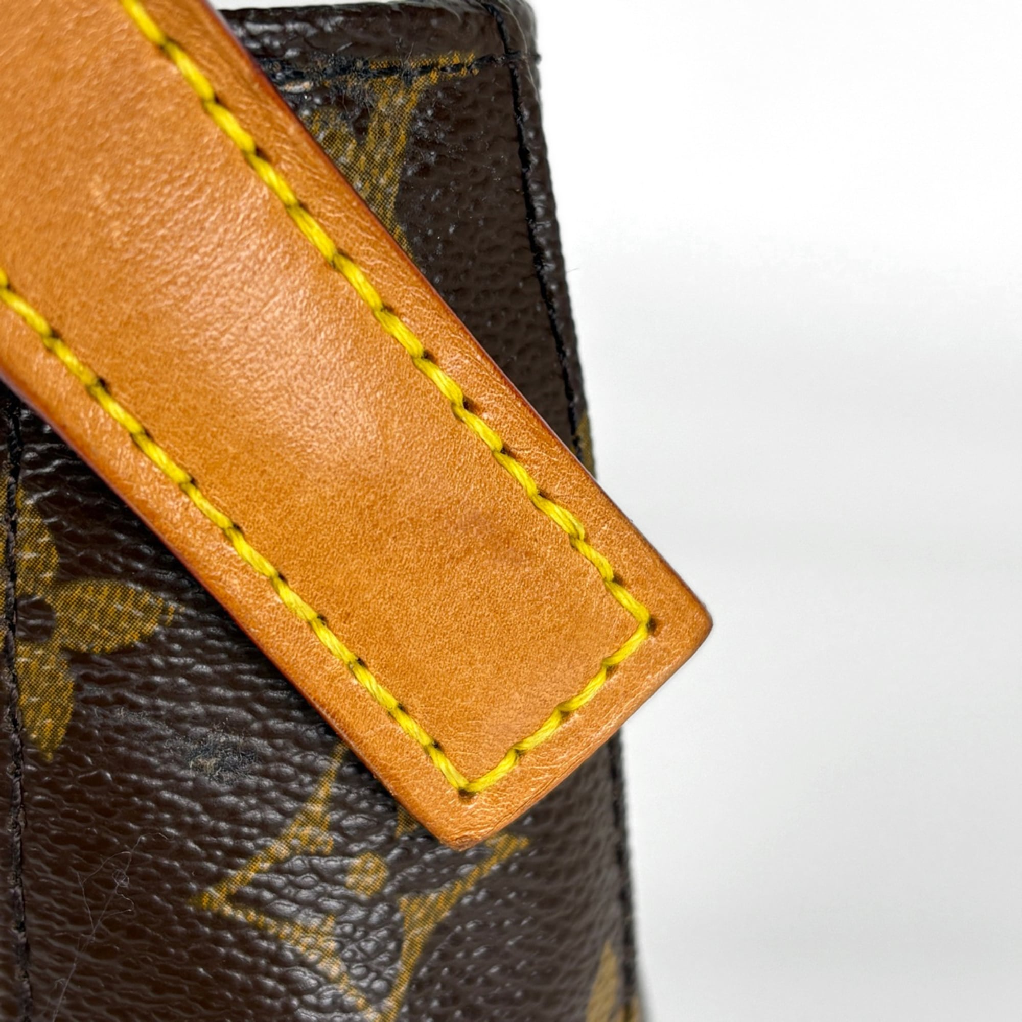 Louis Vuitton Brown Monogram Monogram Shoulder Bag (Pre-Owned)