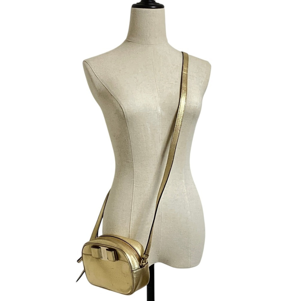 Salvatore Ferragamo Gold Shoulder Bag (Pre-Owned)