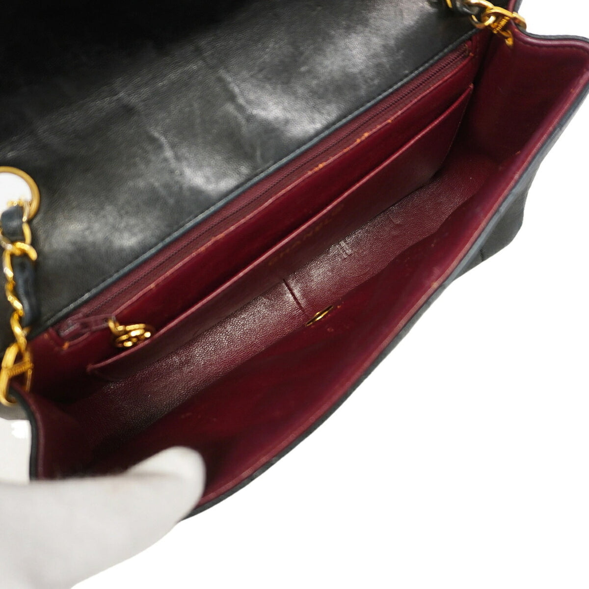 Chanel Black Leather Shoulder Bag (Pre-Owned)