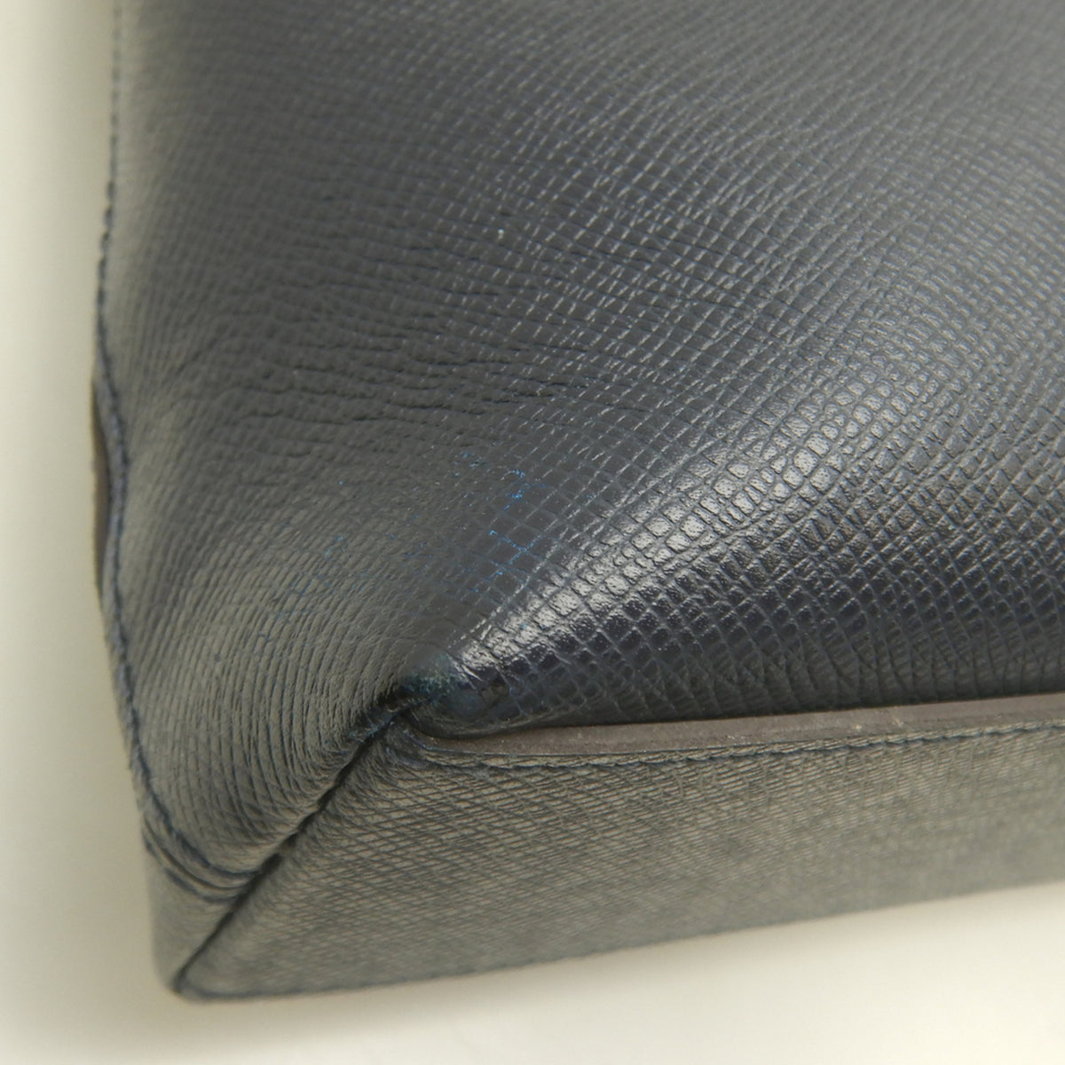 Louis Vuitton Navy Blue Taiga Leather Tote Bag (Pre-Owned)