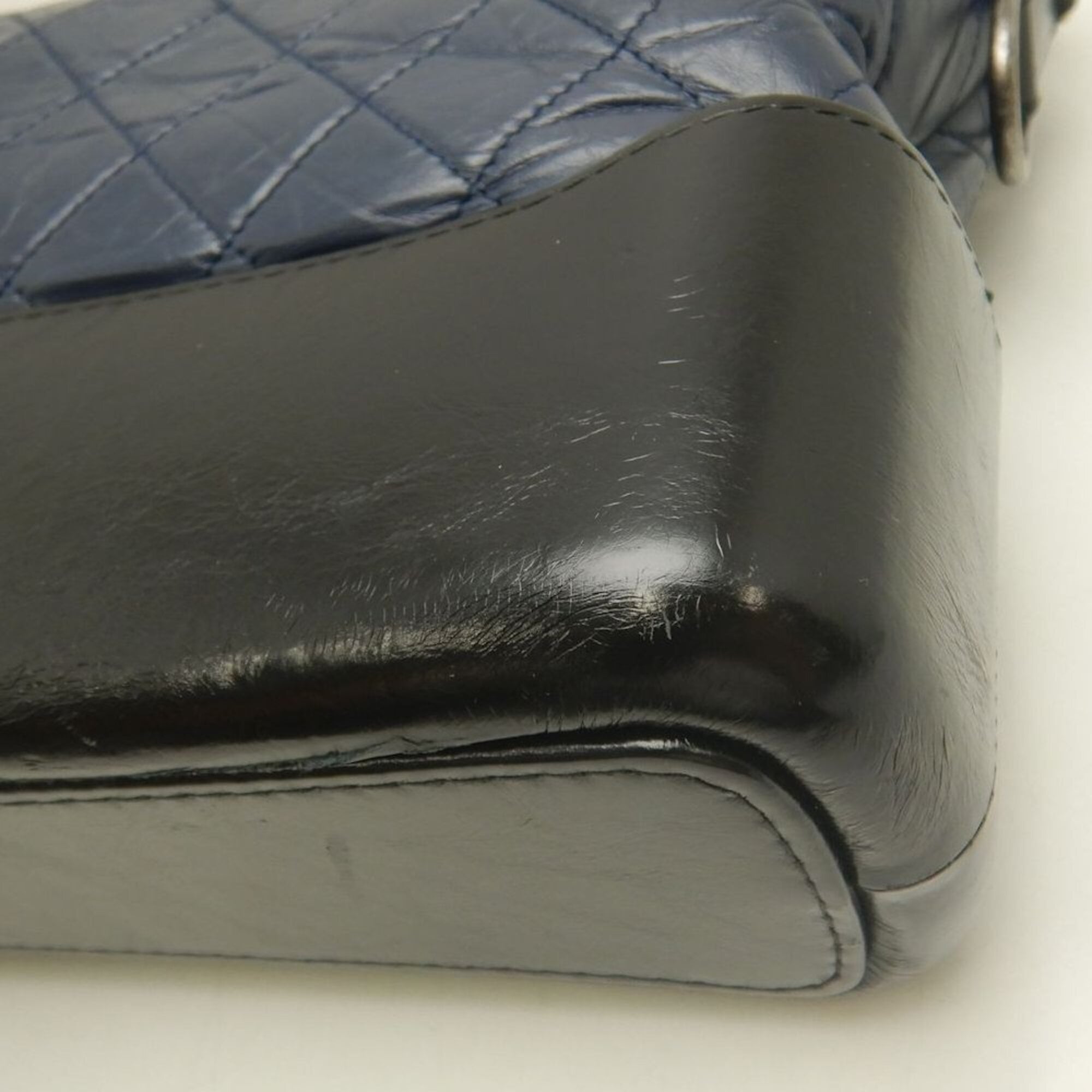 Chanel Black Navy Leather Shoulder Bag (Pre-Owned)