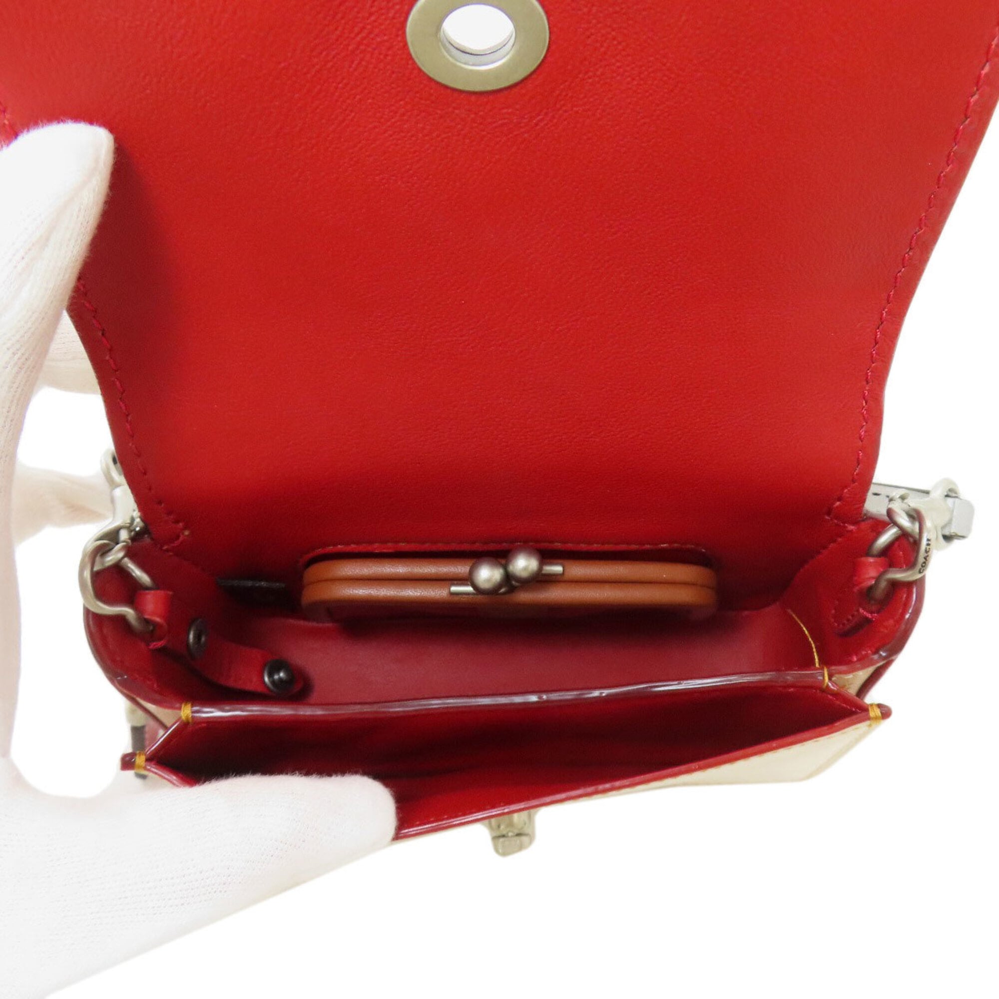 Coach White Leather Shoulder Bag (Pre-Owned)