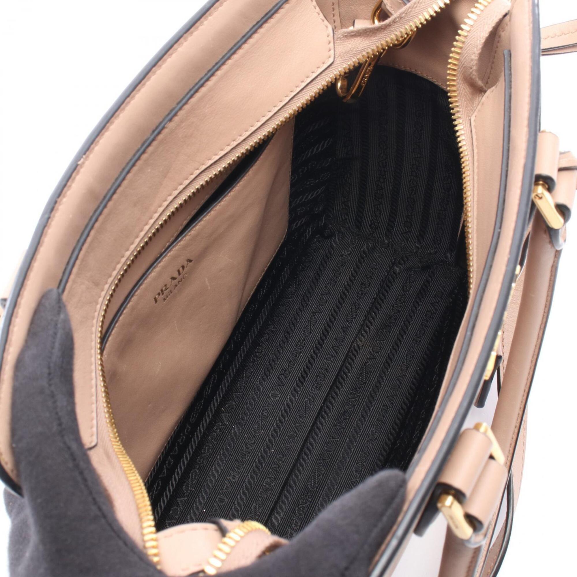 Prada Pink Leather Handbag (Pre-Owned)
