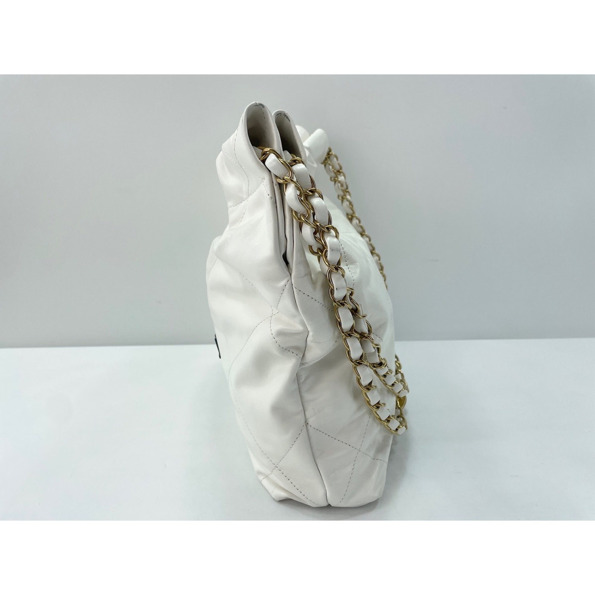 Chanel White Shoulder Bag (Pre-Owned)