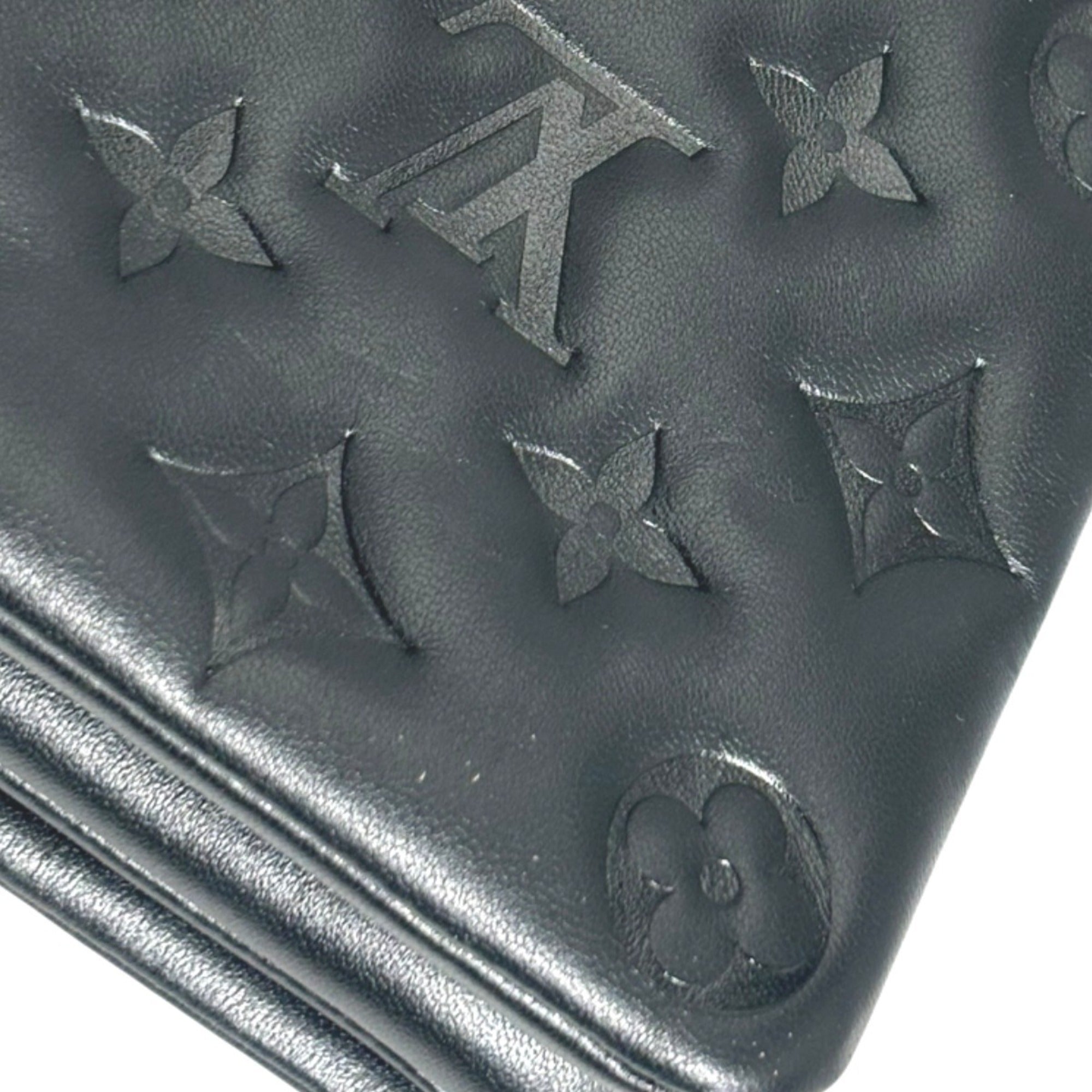 Louis Vuitton Black Leather Pochette Shoulder Bag (Pre-Owned)