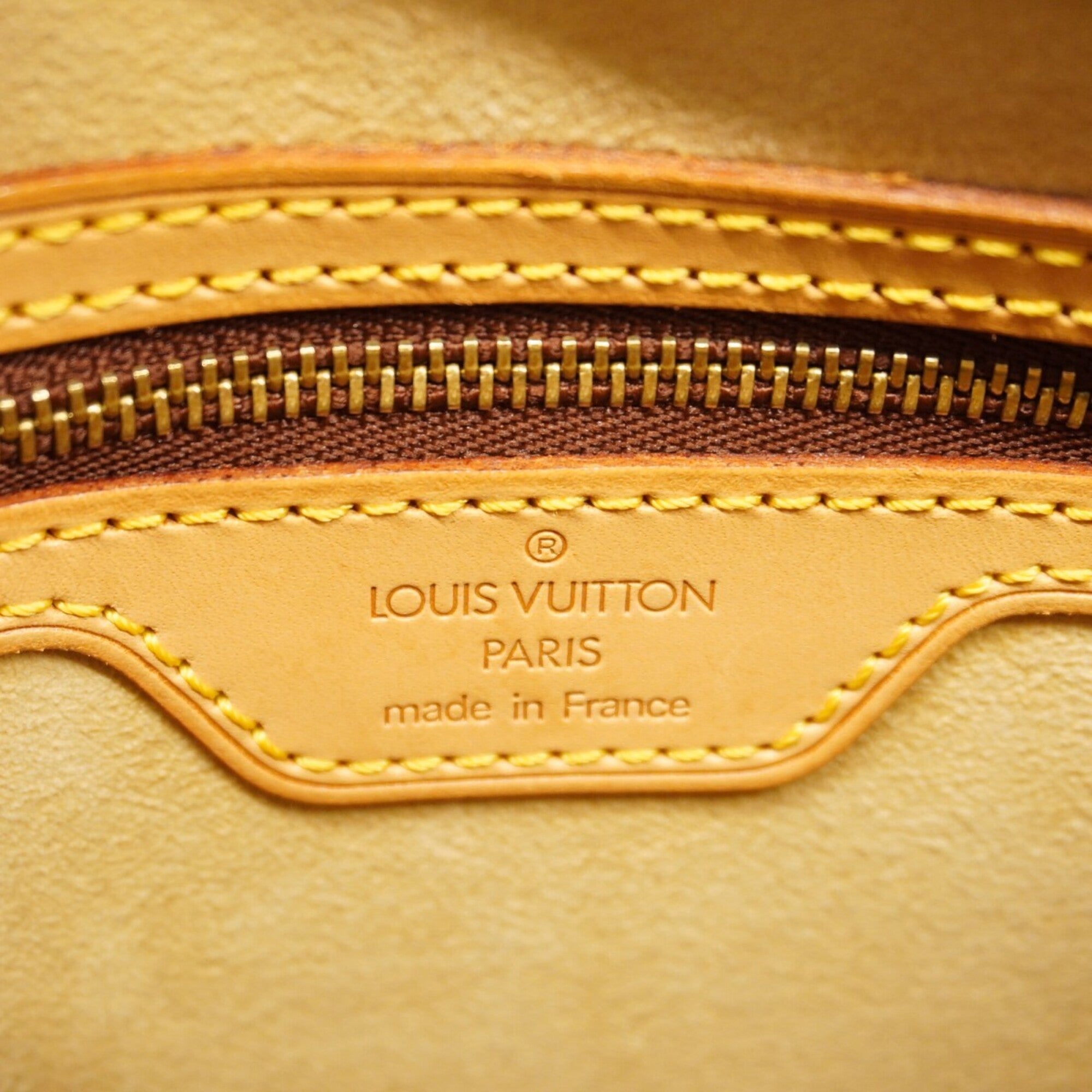 Louis Vuitton Brown Shoulder Bag (Pre-Owned)
