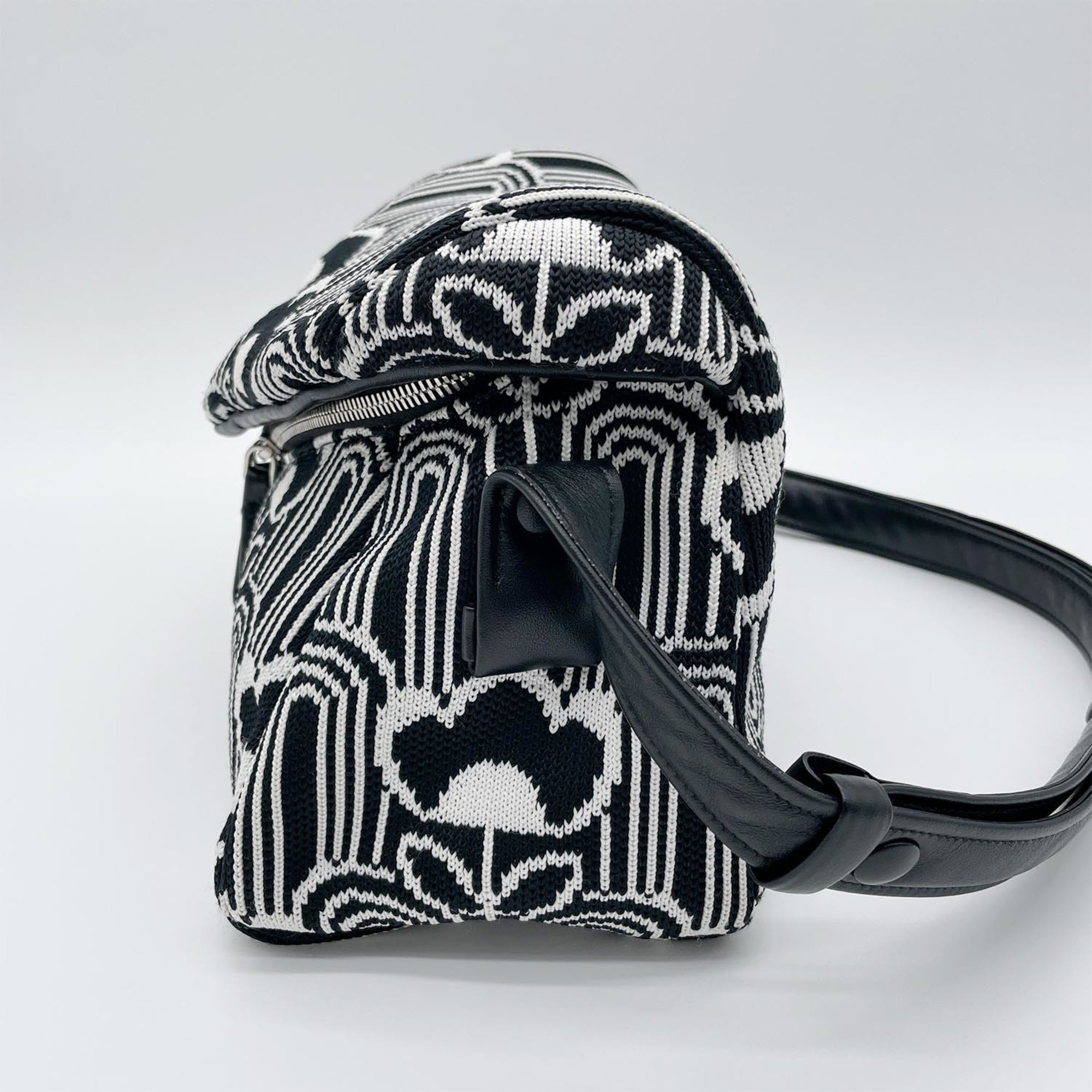 Prada Black Leather Shoulder Bag (Pre-Owned)
