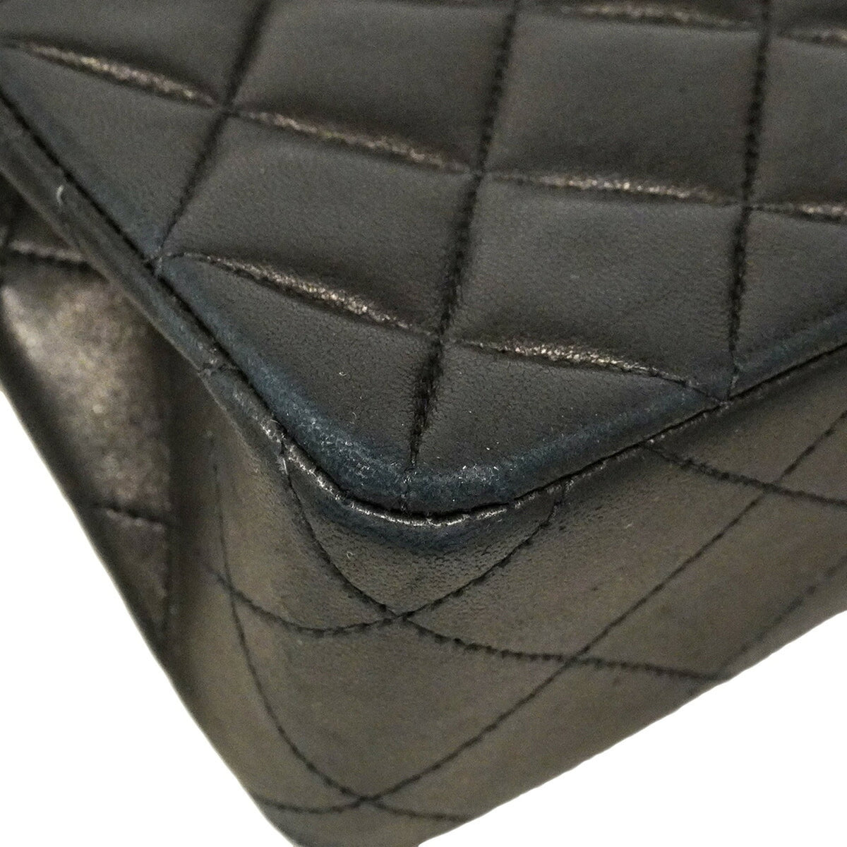 Chanel Black Leather Shoulder Bag (Pre-Owned)