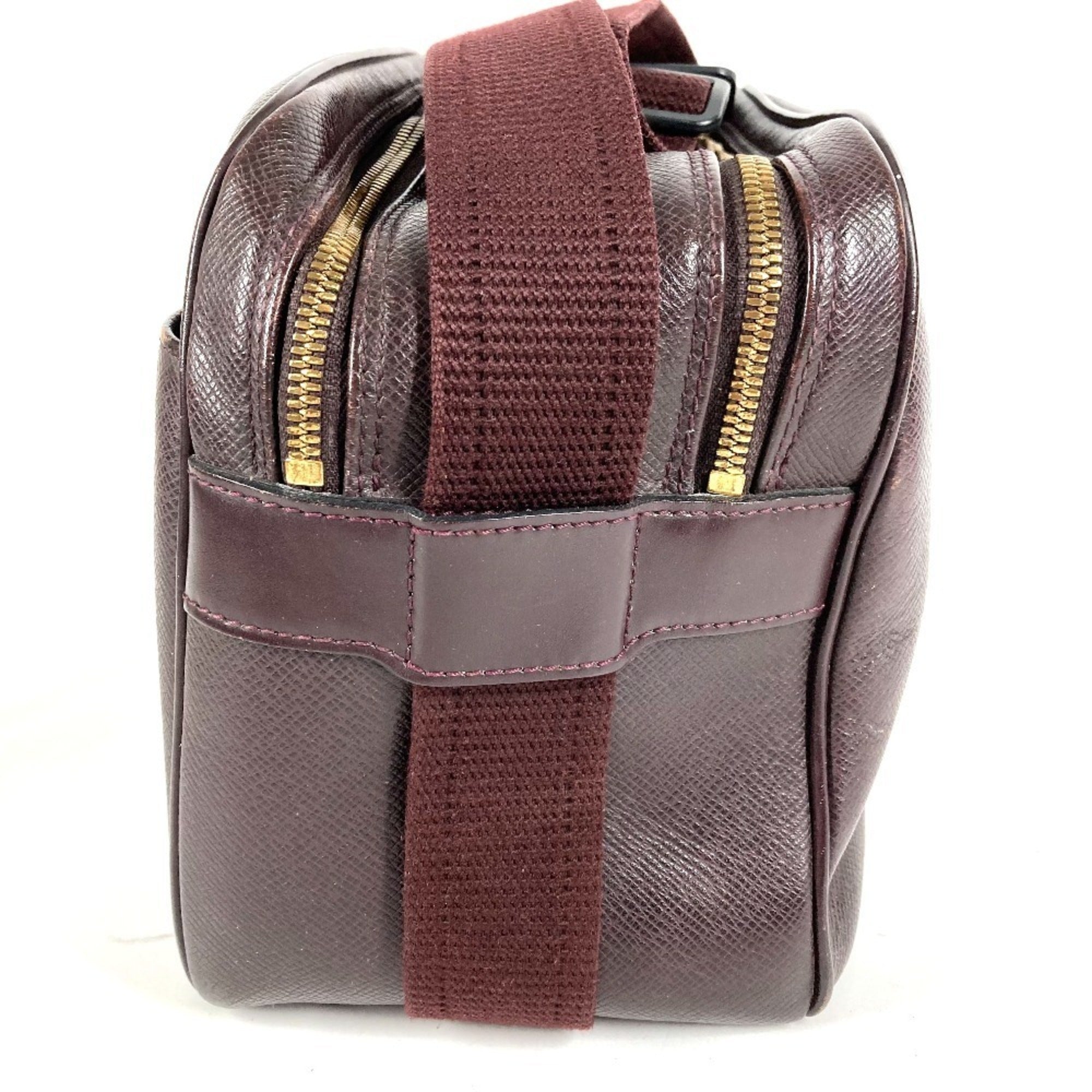 Louis Vuitton Purple Taiga Leather Shoulder Bag (Pre-Owned)