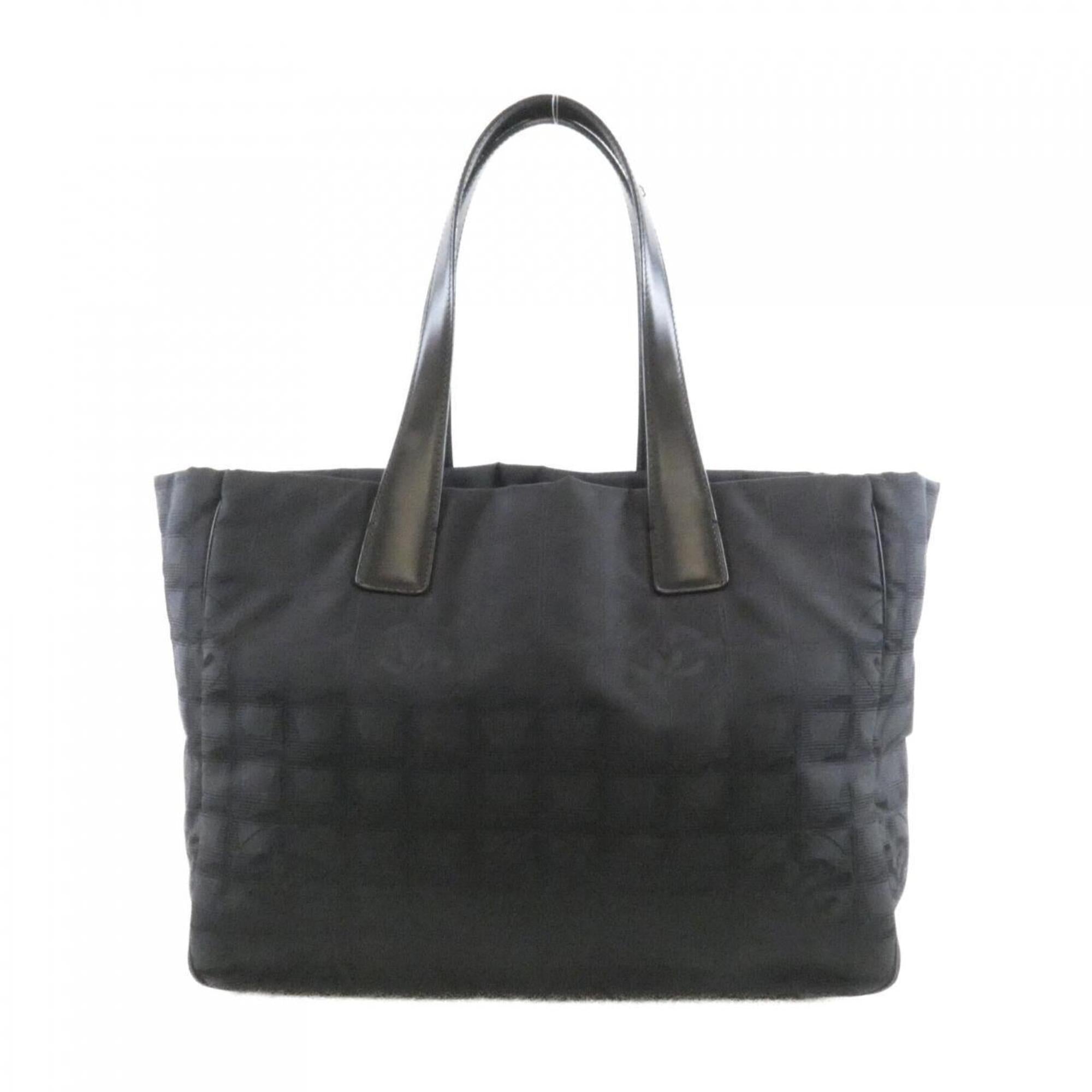 Chanel Black Nylon Handbag (Pre-Owned)