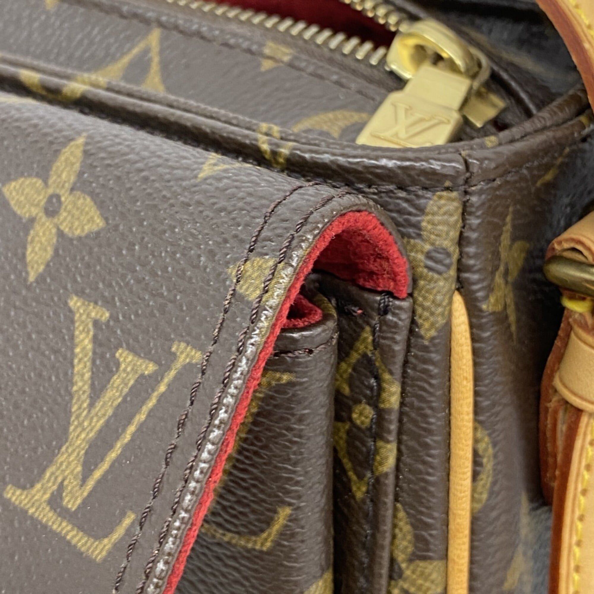 Louis Vuitton Brown Shoulder Bag (Pre-Owned)