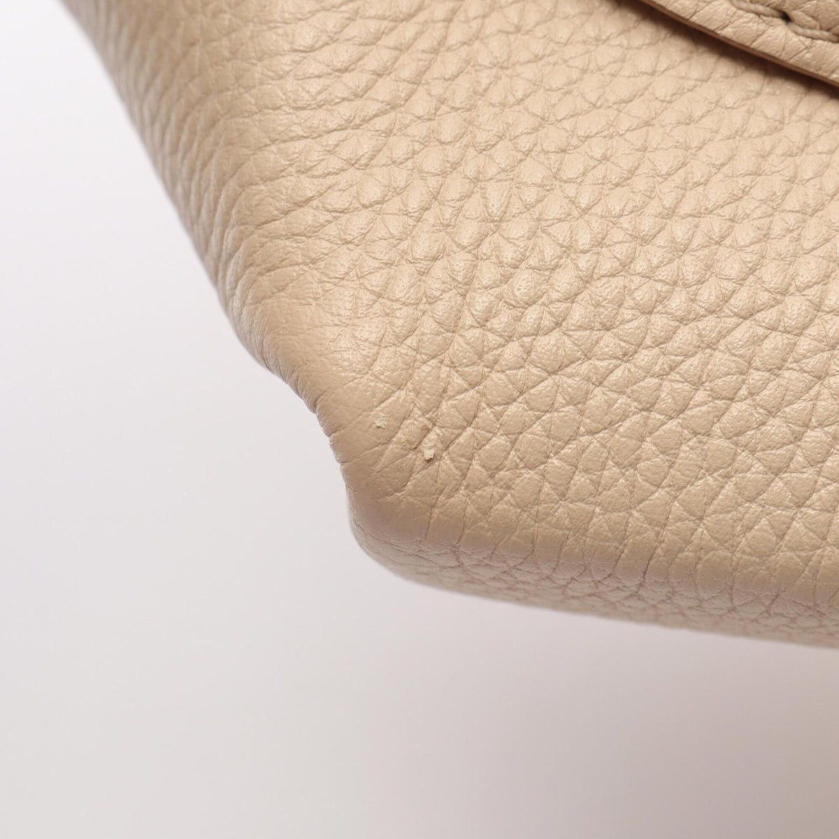 Louis Vuitton Ivory Leather Handbag (Pre-Owned)