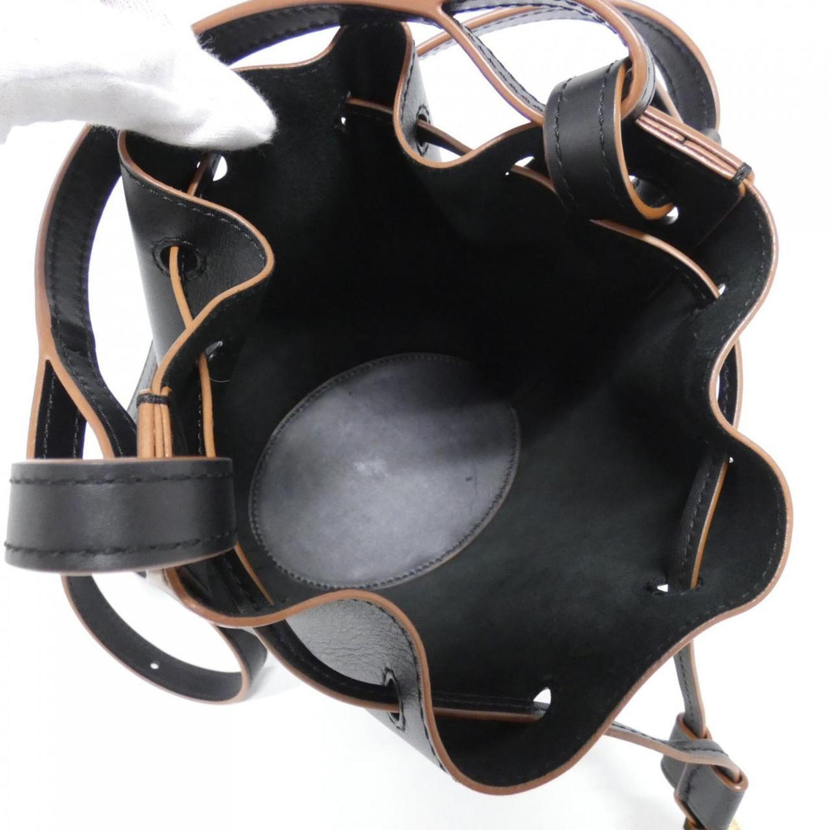 Loewe Black Leather Handbag Shoulder Bag (Pre-Owned)