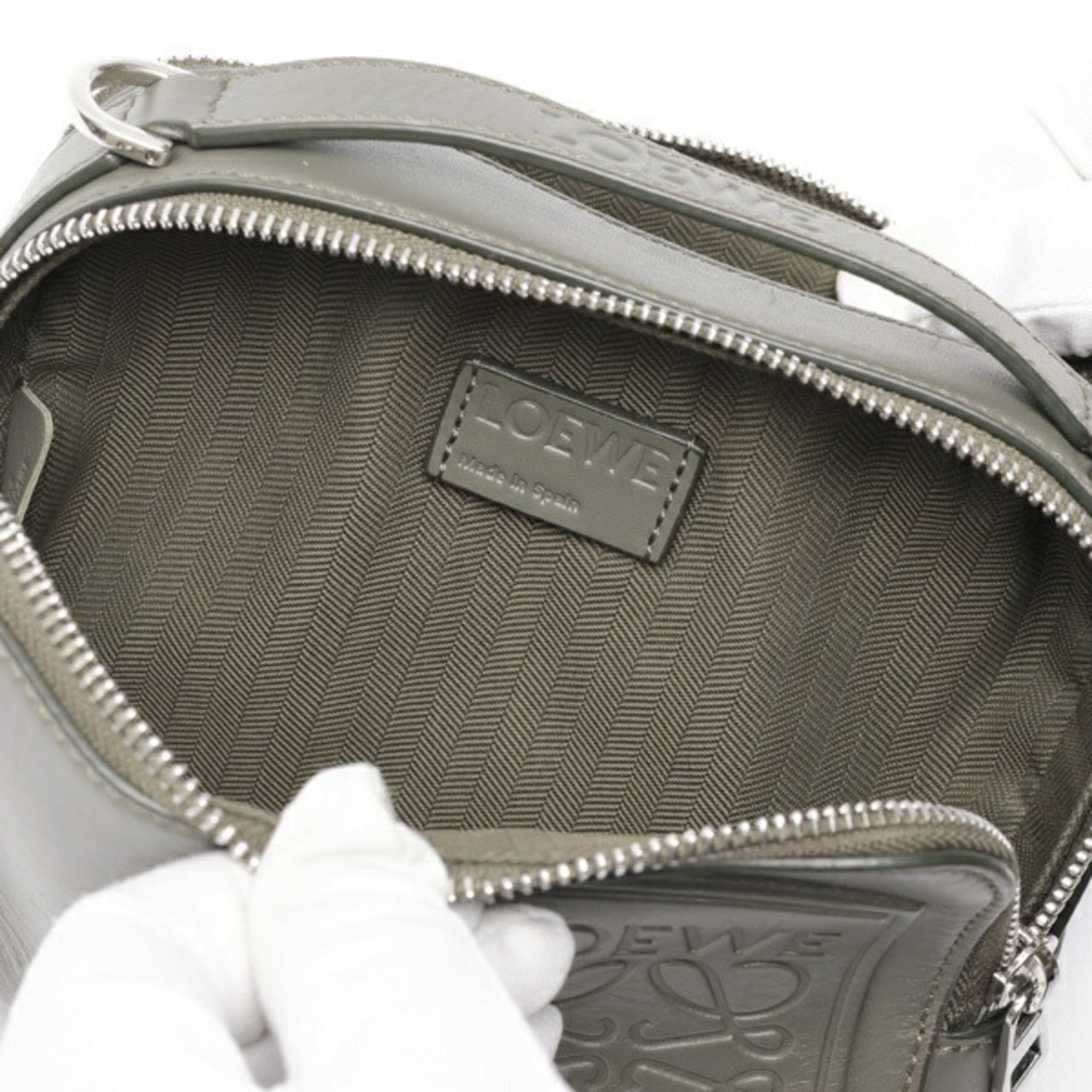 Loewe Khaki Leather Shoulder Bag (Pre-Owned)