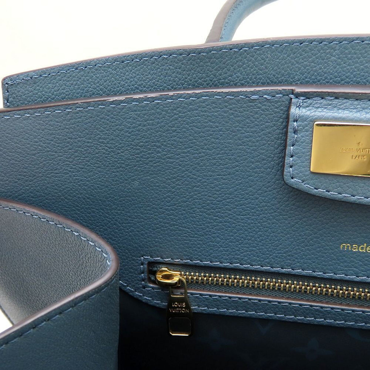 Louis Vuitton Blue Handbag (Pre-Owned)