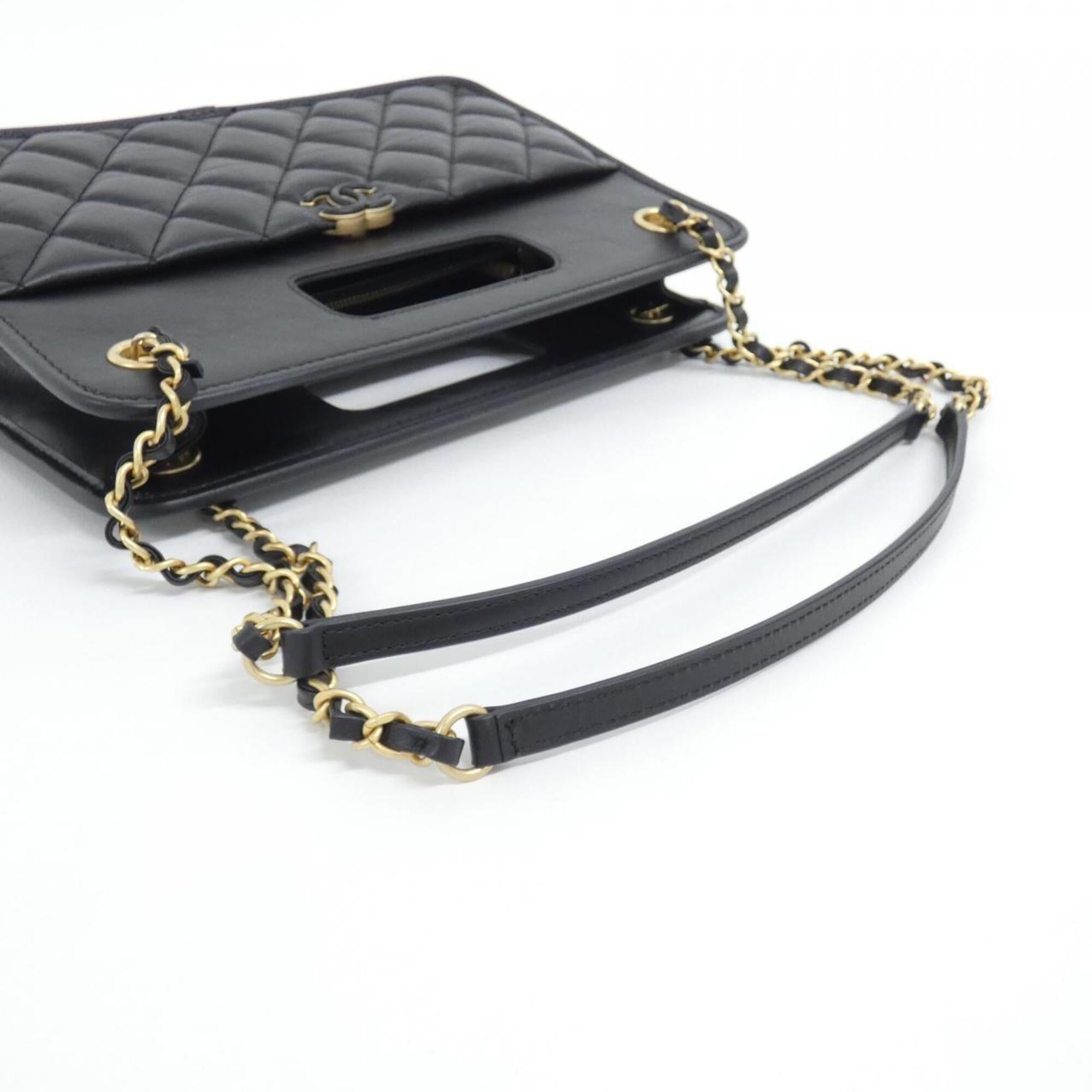 Chanel Black Leather Shoulder Bag (Pre-Owned)