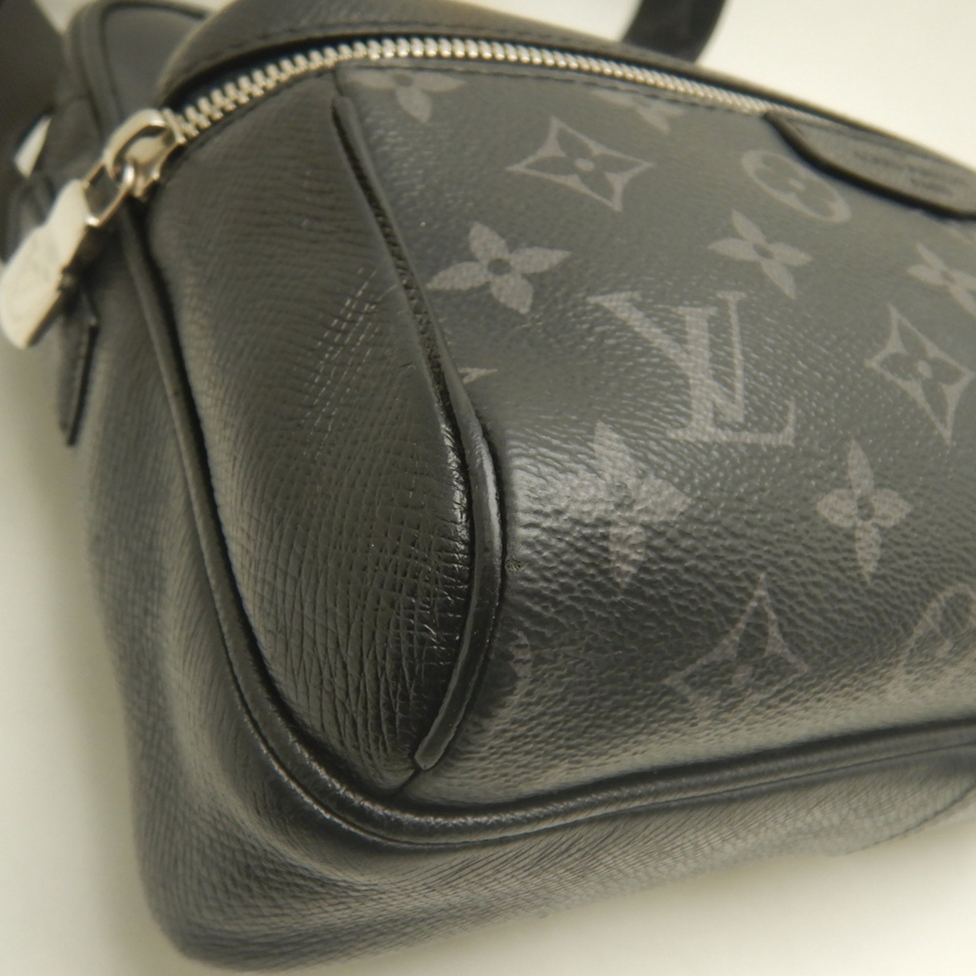 Louis Vuitton Noir Taigarama Shoulder Bag (Pre-Owned)