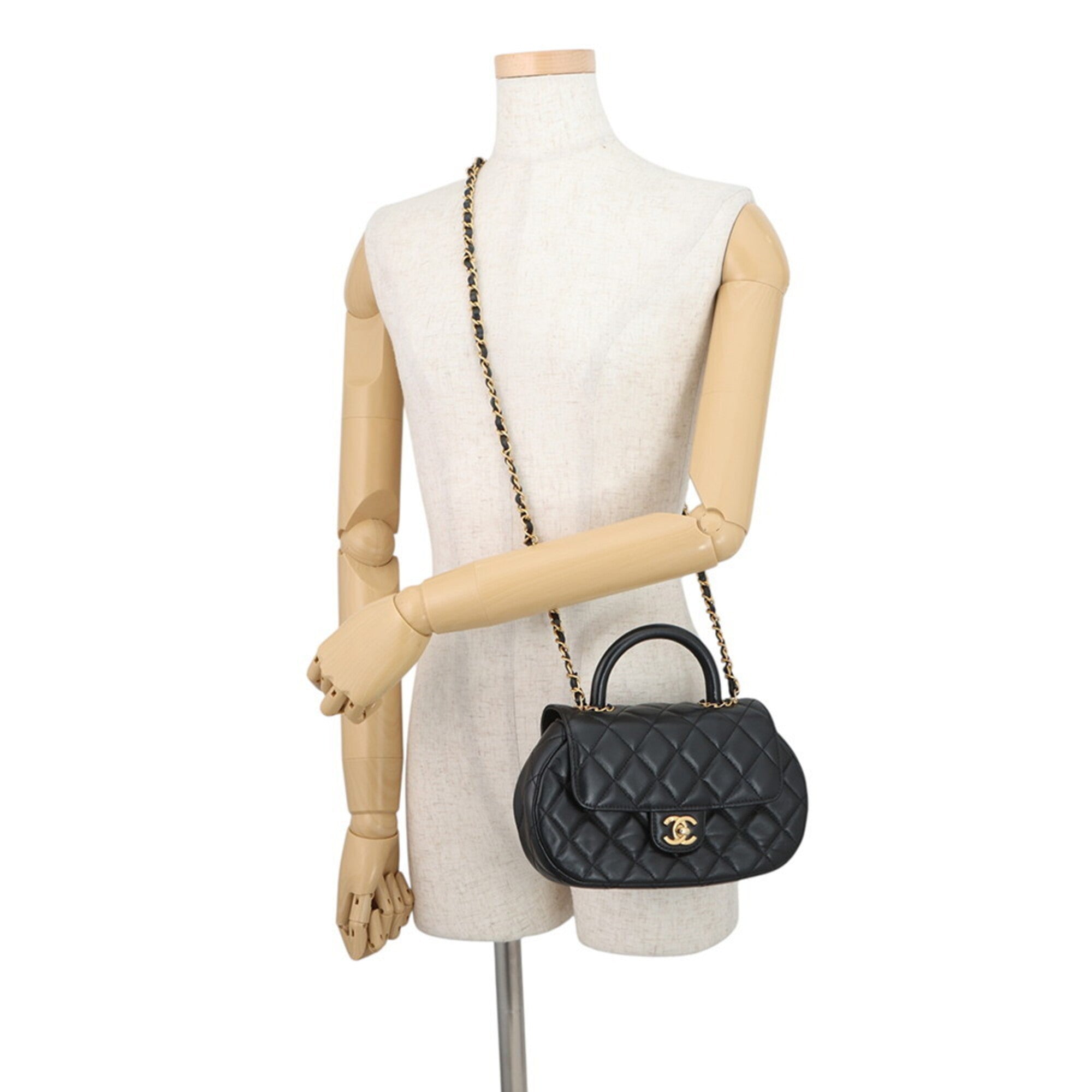 Chanel Black Leather Shoulder Bag (Pre-Owned)