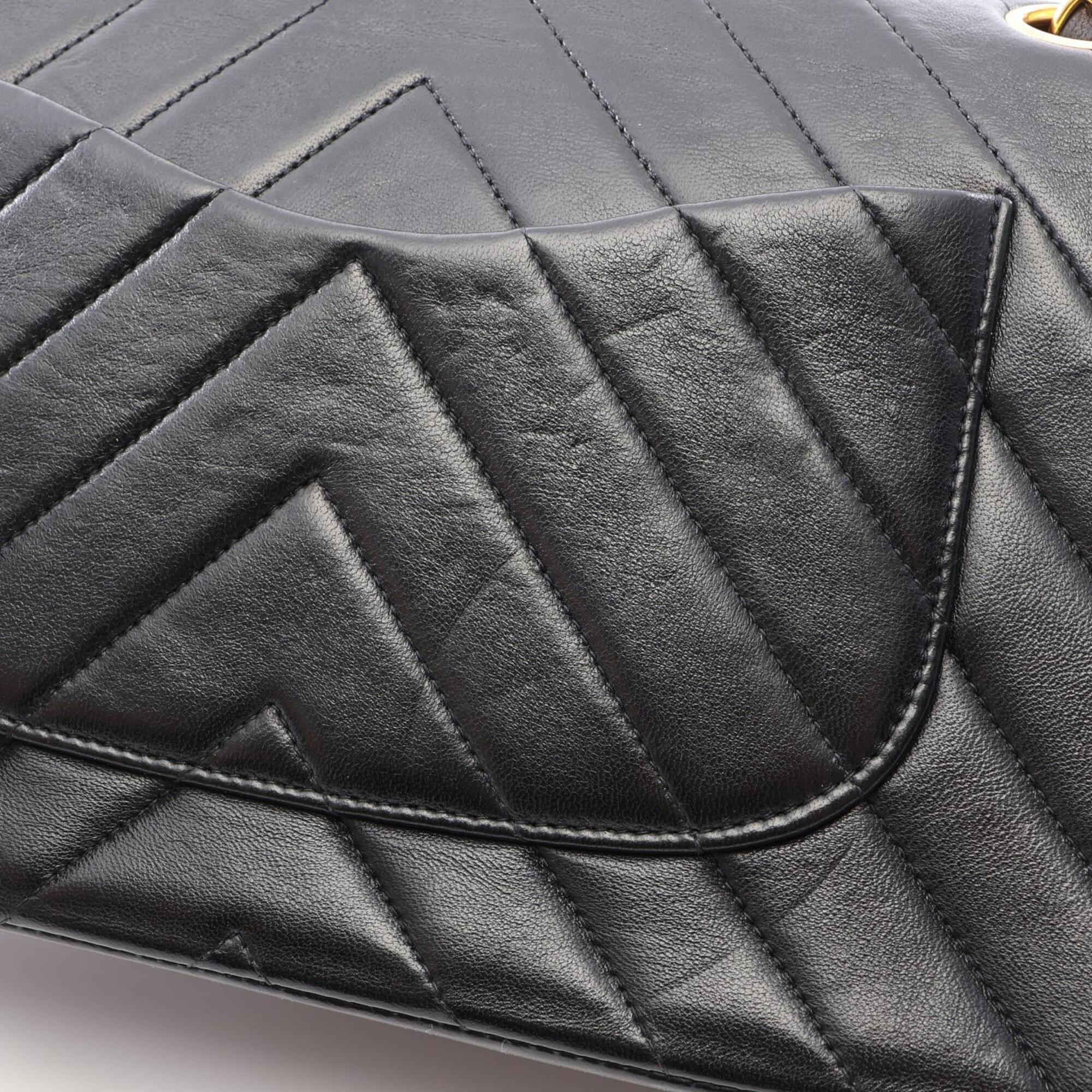 Chanel Black Leather Handbag Shoulder Bag (Pre-Owned)