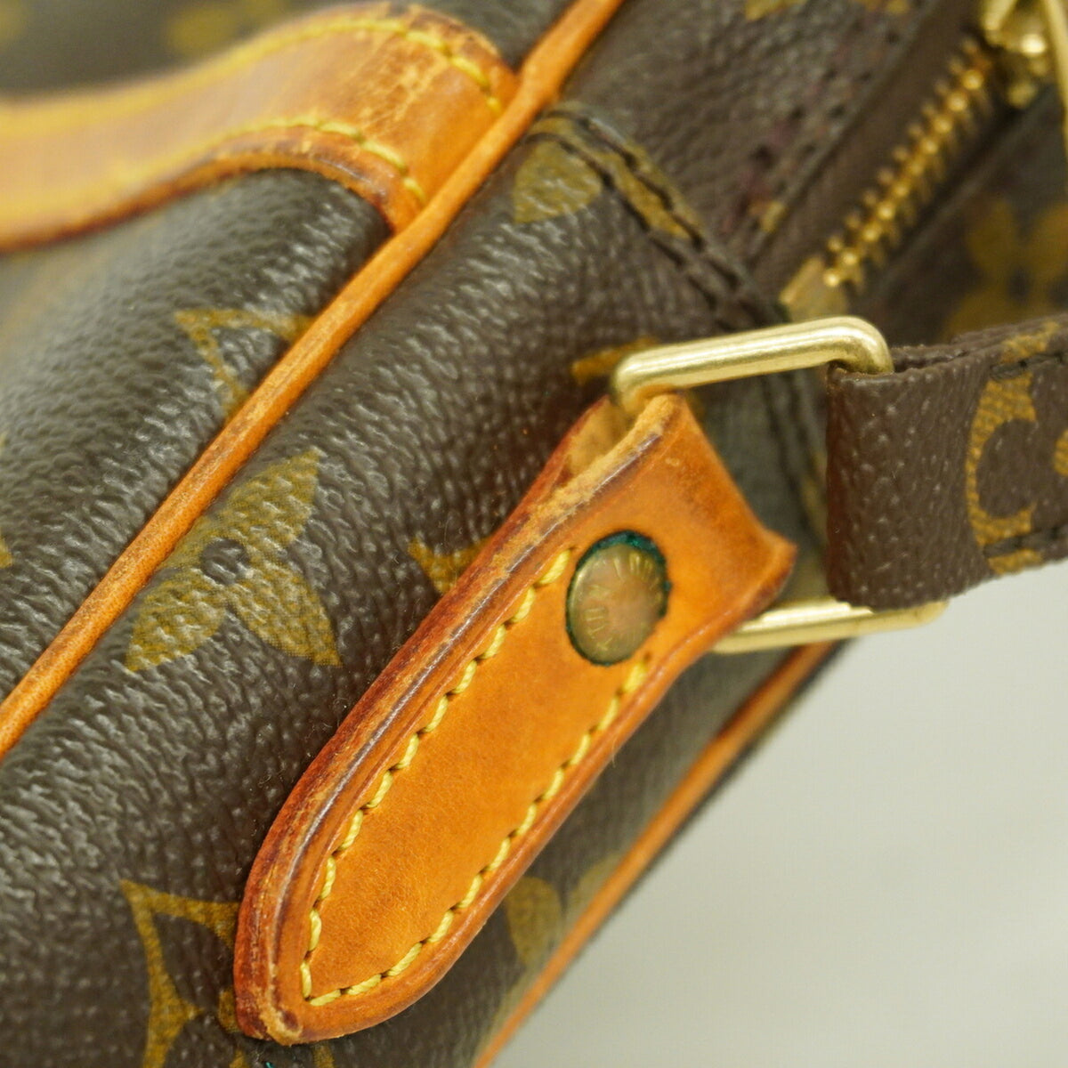Louis Vuitton Brown Shoulder Bag (Pre-Owned)
