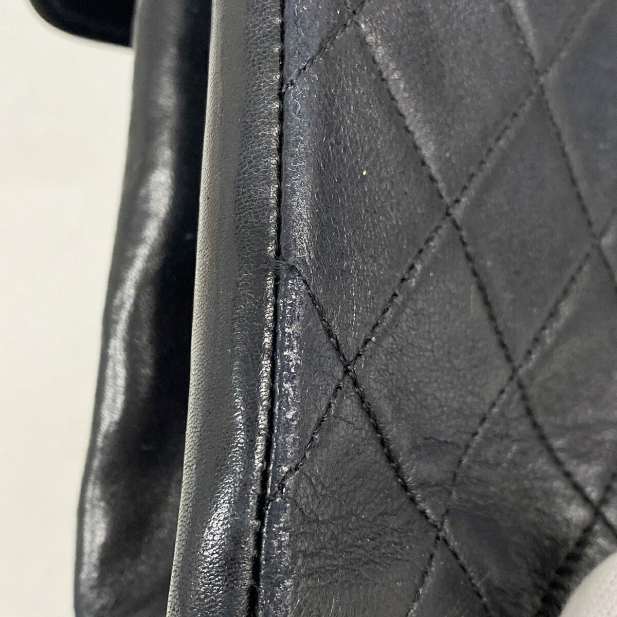 Chanel Black Leather Shoulder Bag (Pre-Owned)