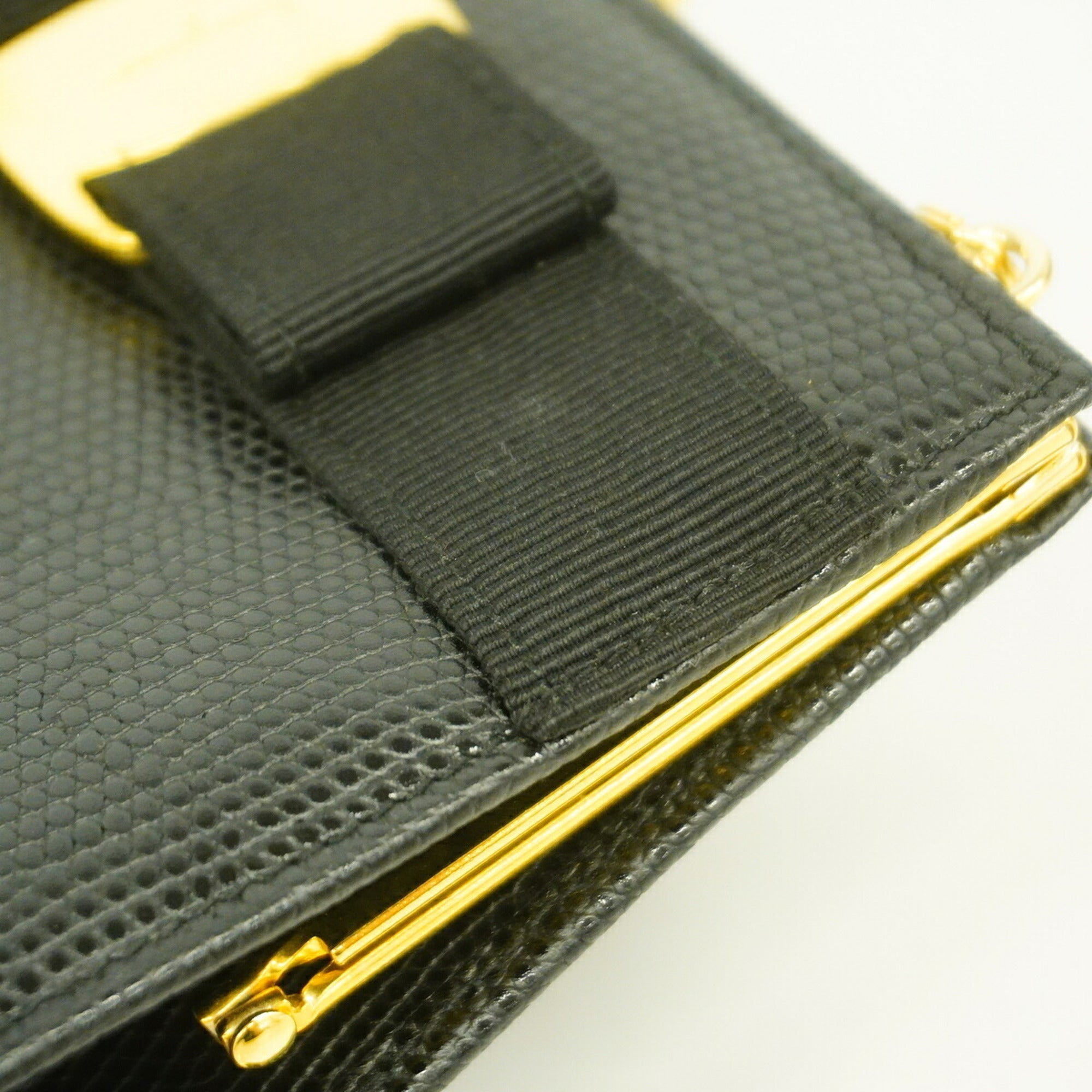 Salvatore Ferragamo Black Leather Shoulder Bag (Pre-Owned)