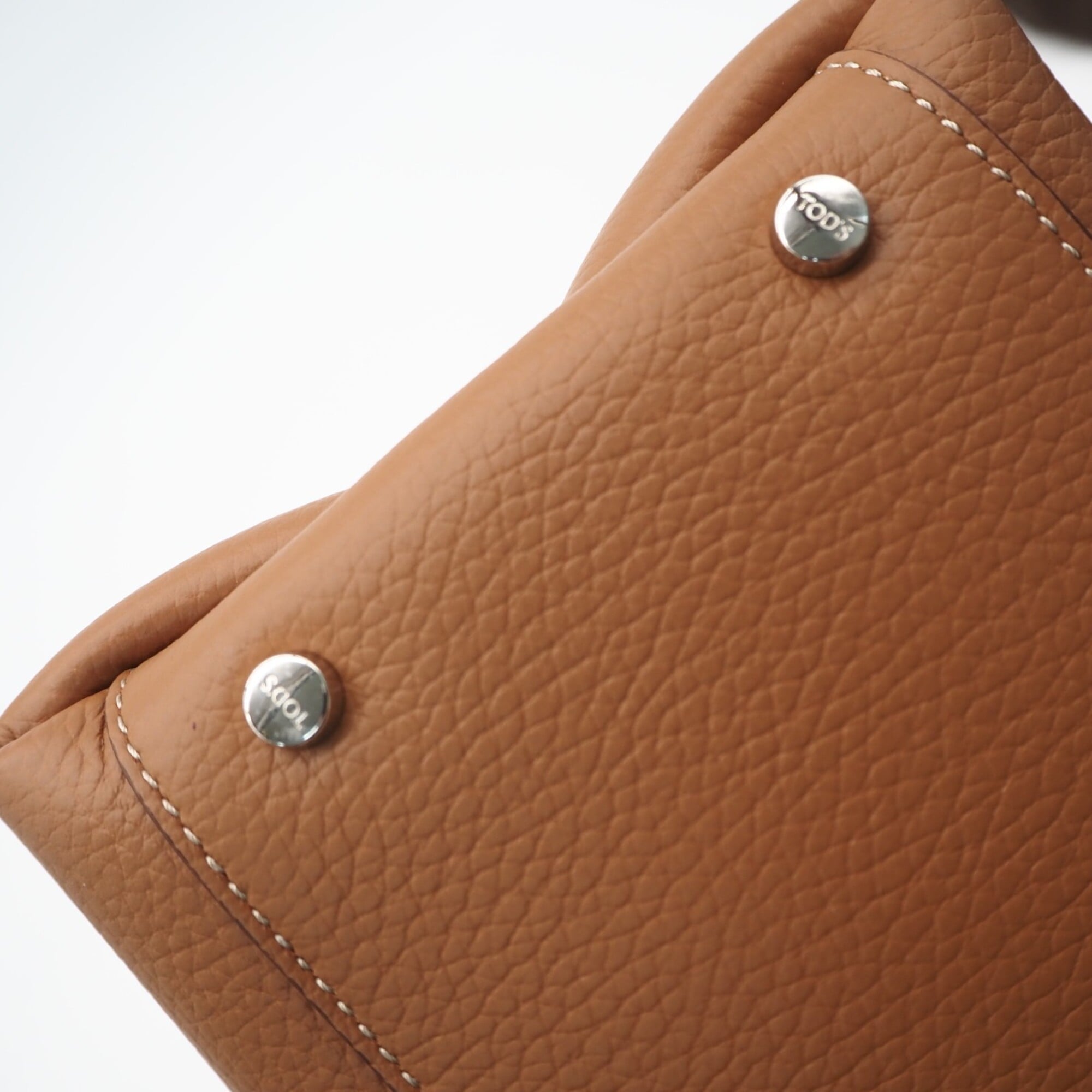 Tod's Brown Leather Handbag (Pre-Owned)