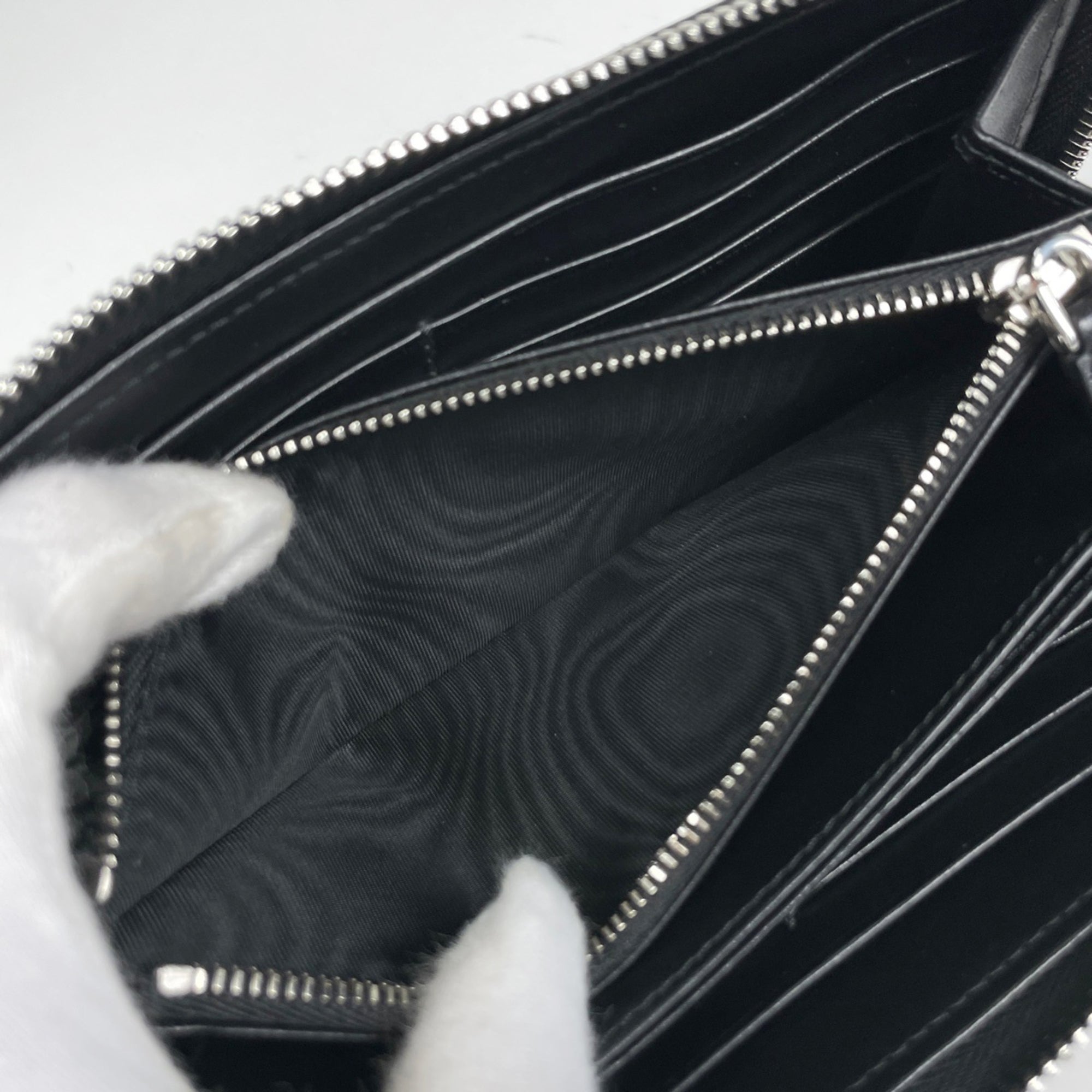 Prada Black Leather Long Wallet (Bi-Fold) (Pre-Owned)